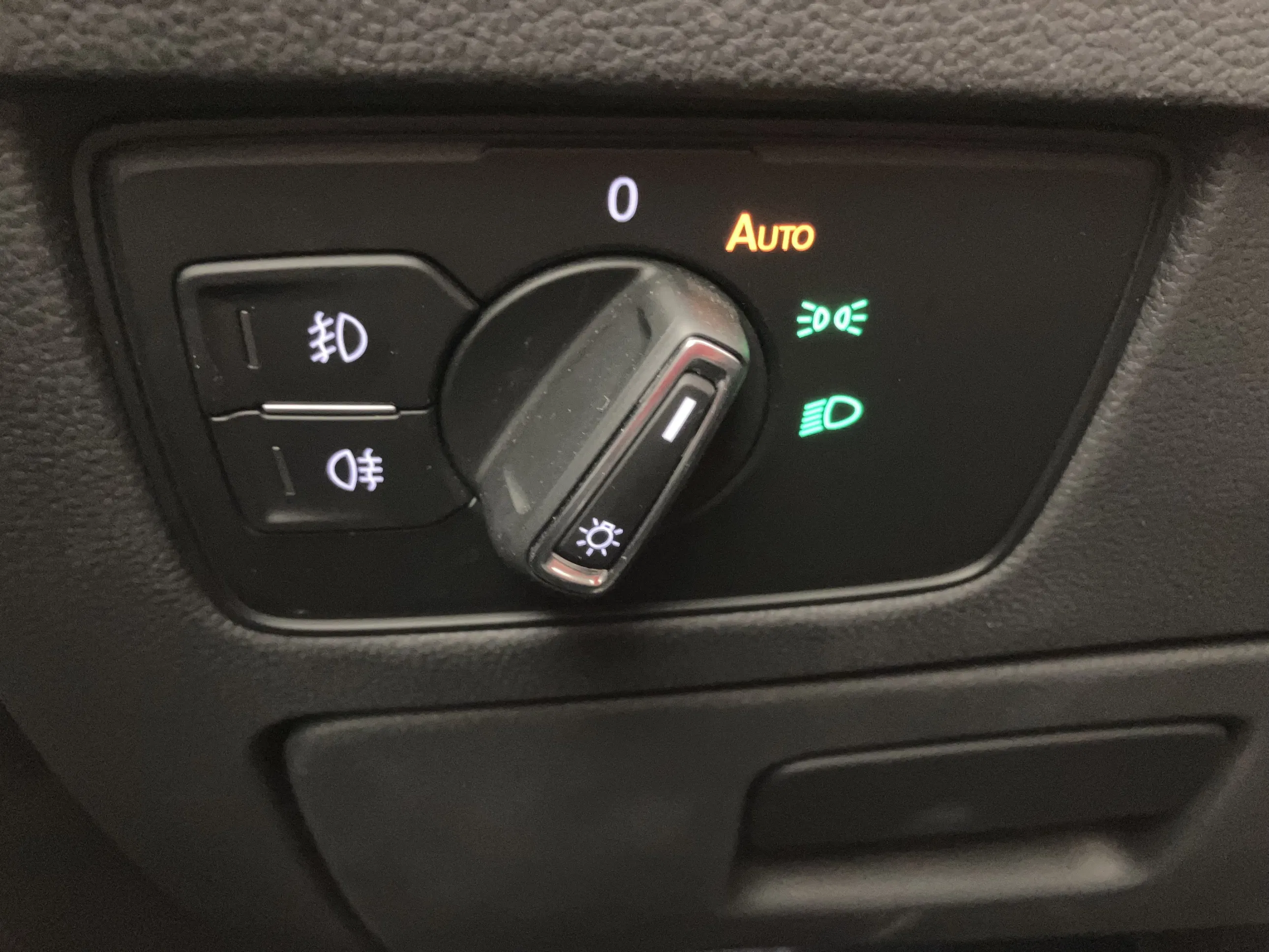 VW Passat 1.6 TDI BMT Business | Bild 11 von 31