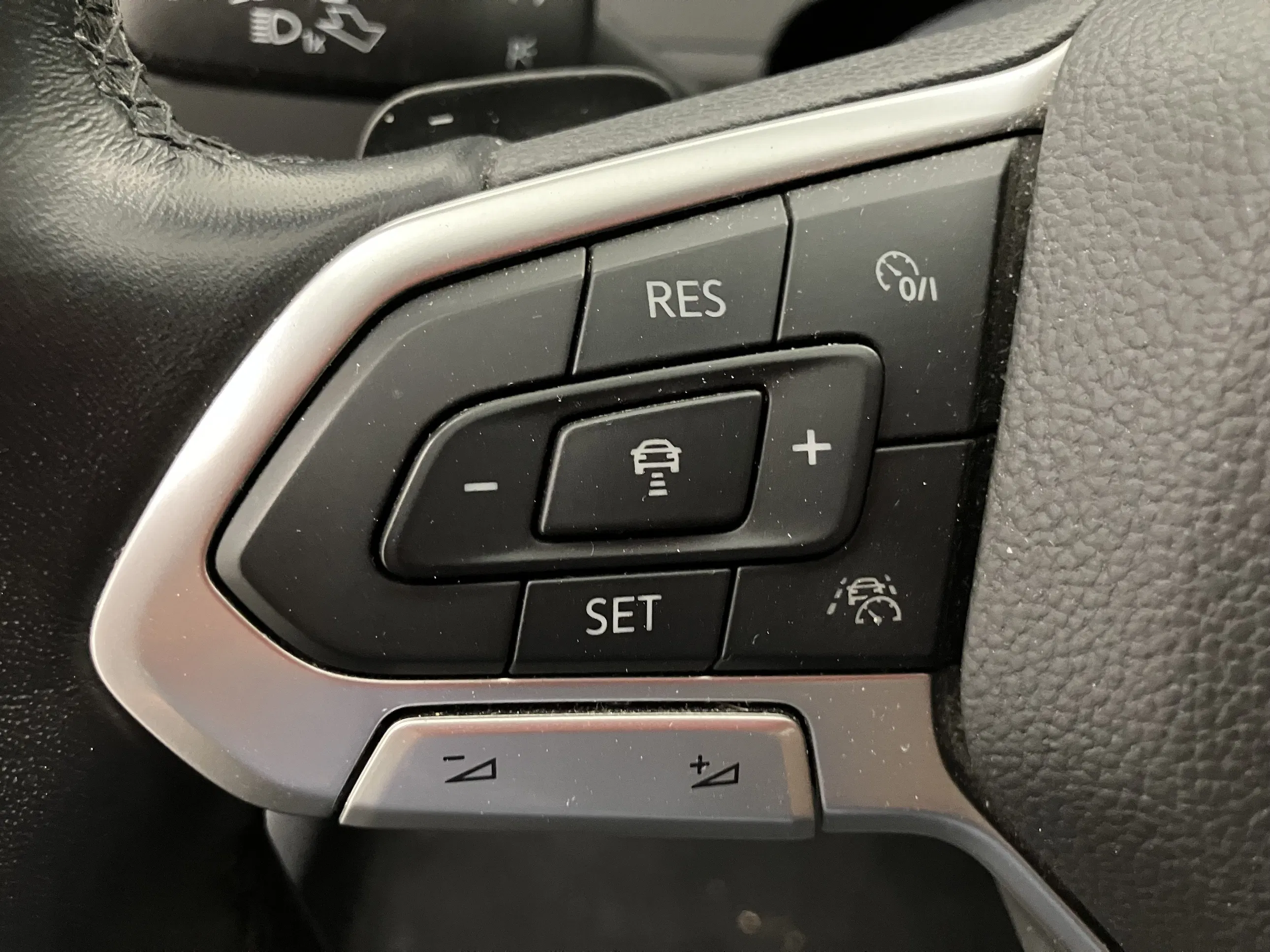 VW Passat 1.6 TDI BMT Business | Bild 17 von 31