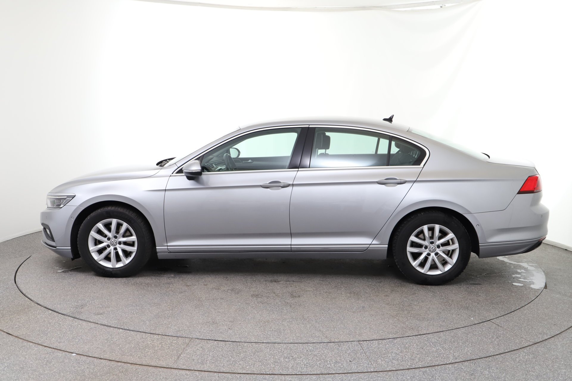 VW Passat 1.6 TDI BMT Business | Bild 3 von 31