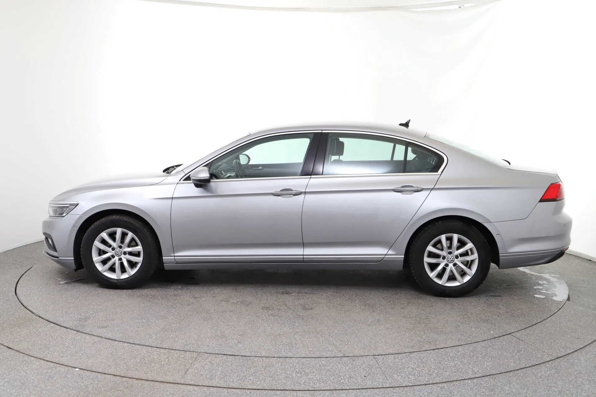VW Passat 1.6 TDI BMT Business | Bild 3 von 31