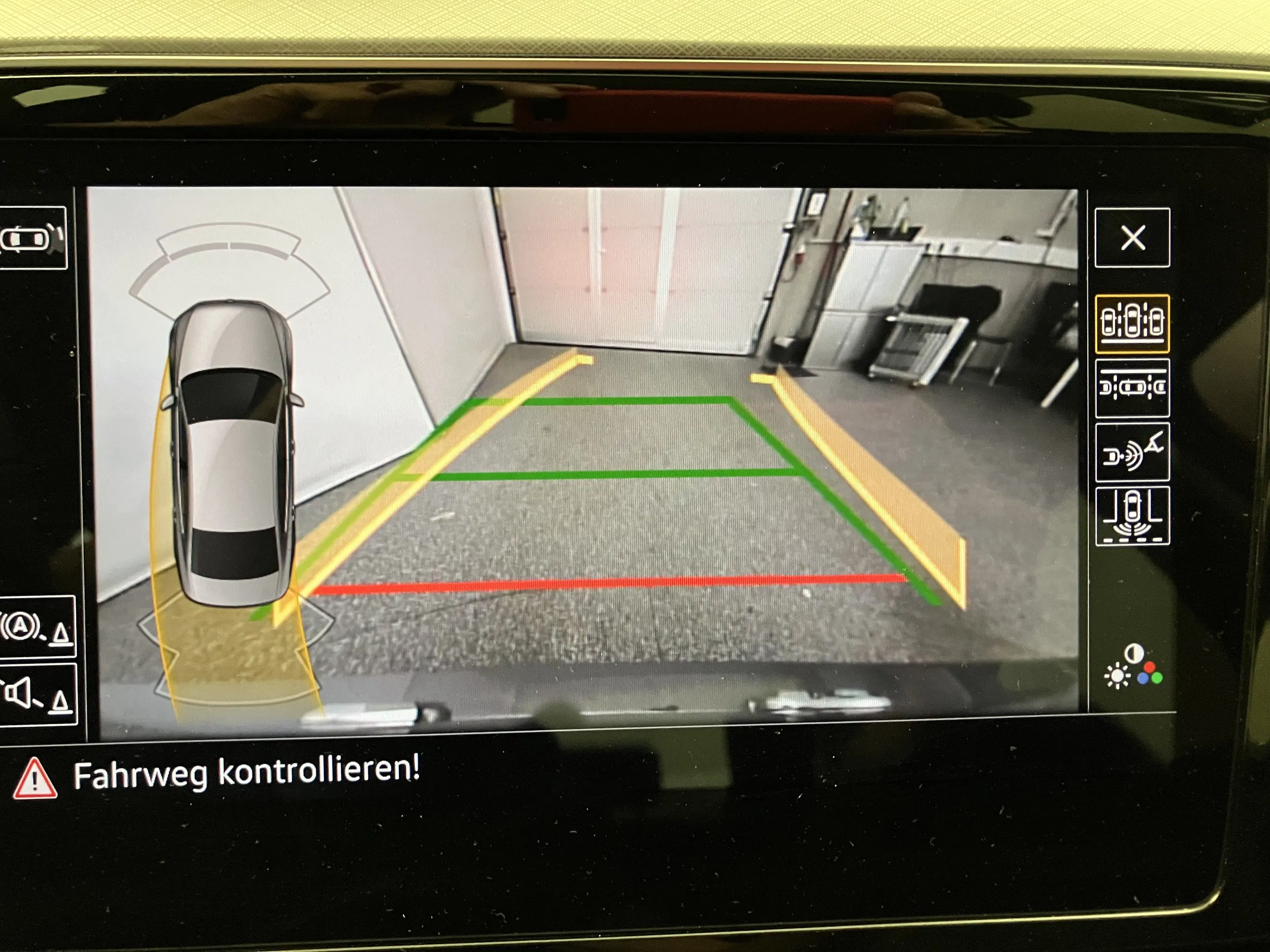 VW Passat 1.6 TDI BMT Business | Bild 23 von 31