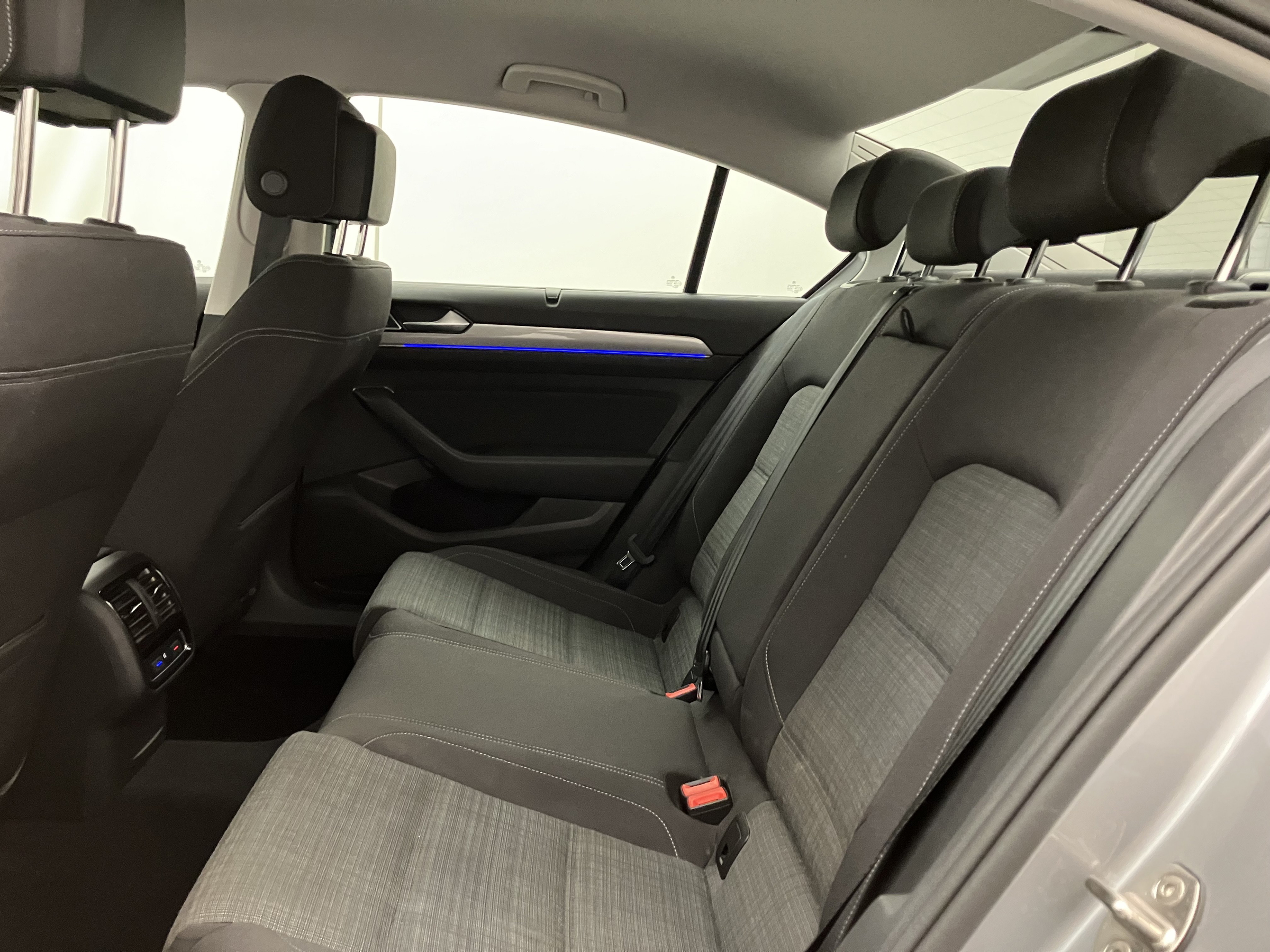 VW Passat 1.6 TDI BMT Business | Bild 26 von 31