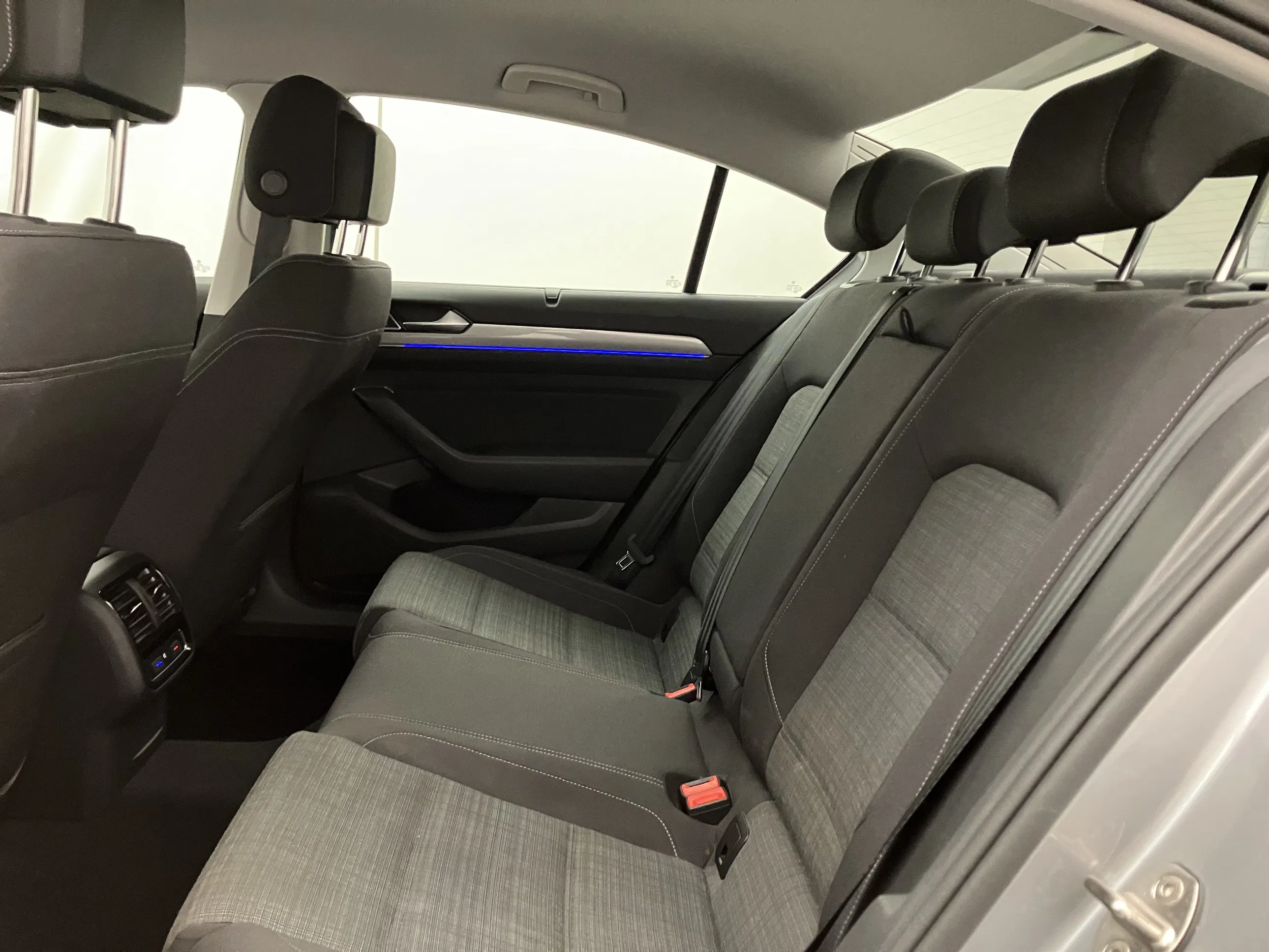 VW Passat 1.6 TDI BMT Business | Bild 26 von 31