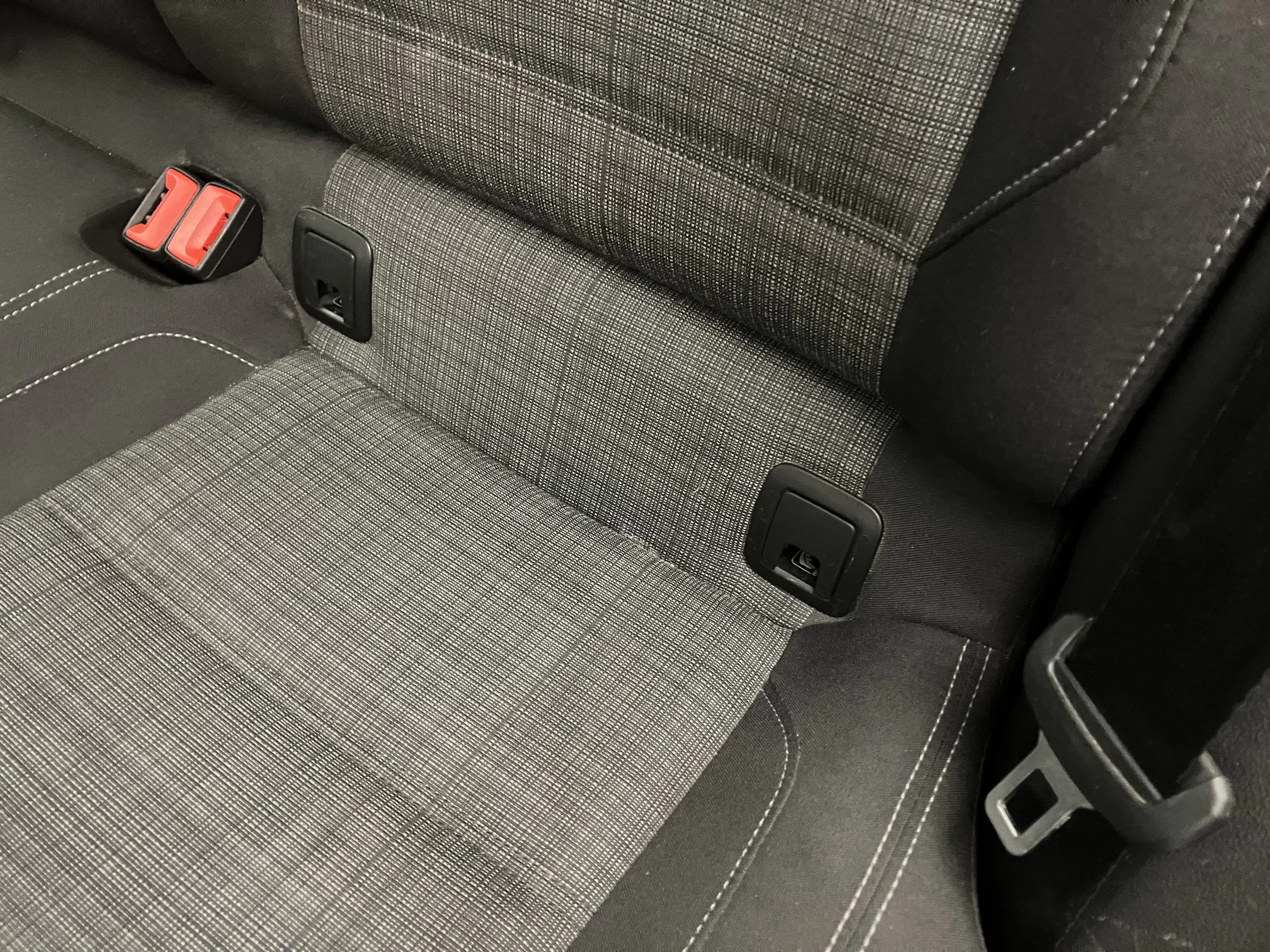 VW Passat 1.6 TDI BMT Business | Bild 27 von 31