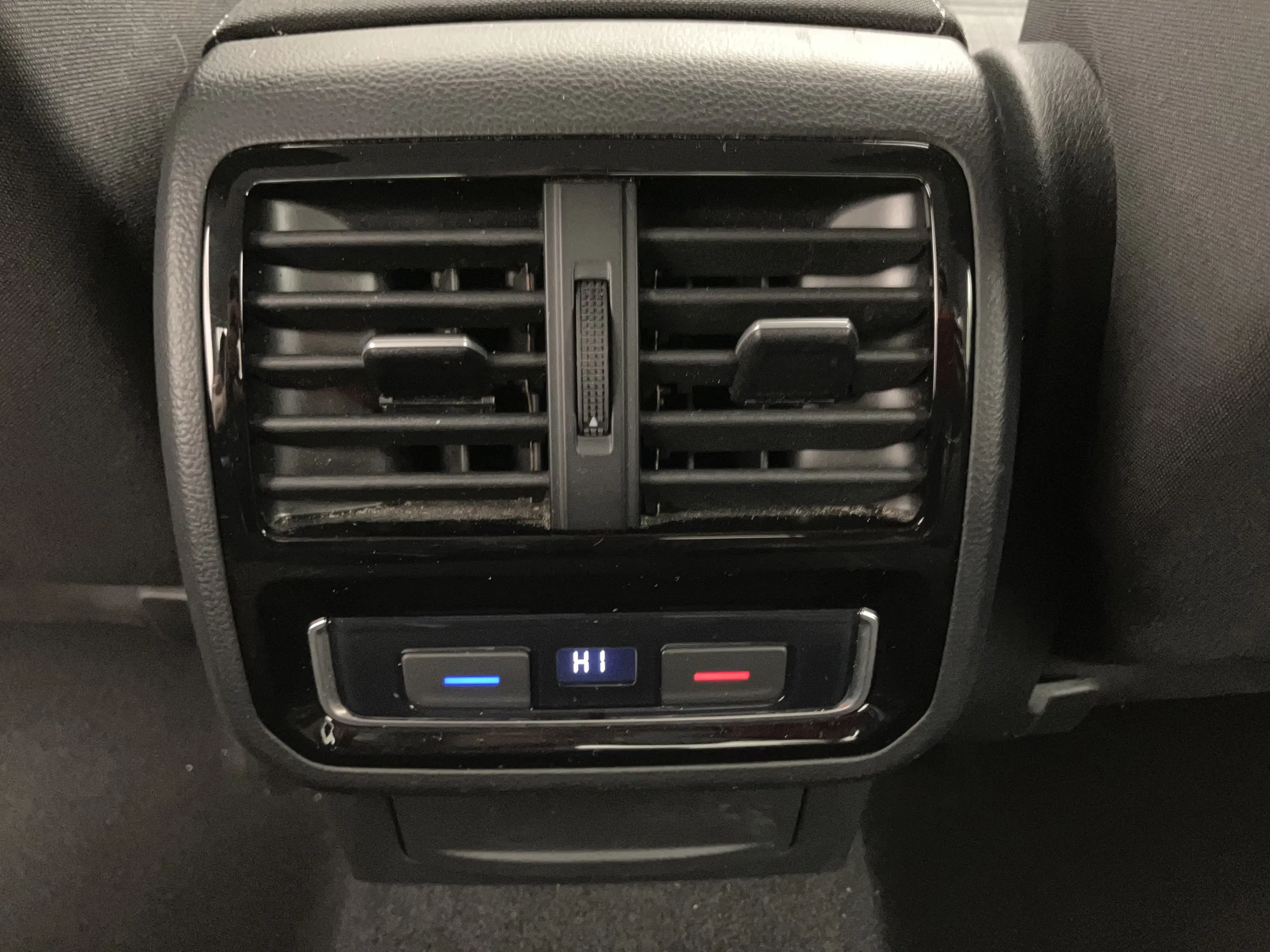 VW Passat 1.6 TDI BMT Business | Bild 28 von 31