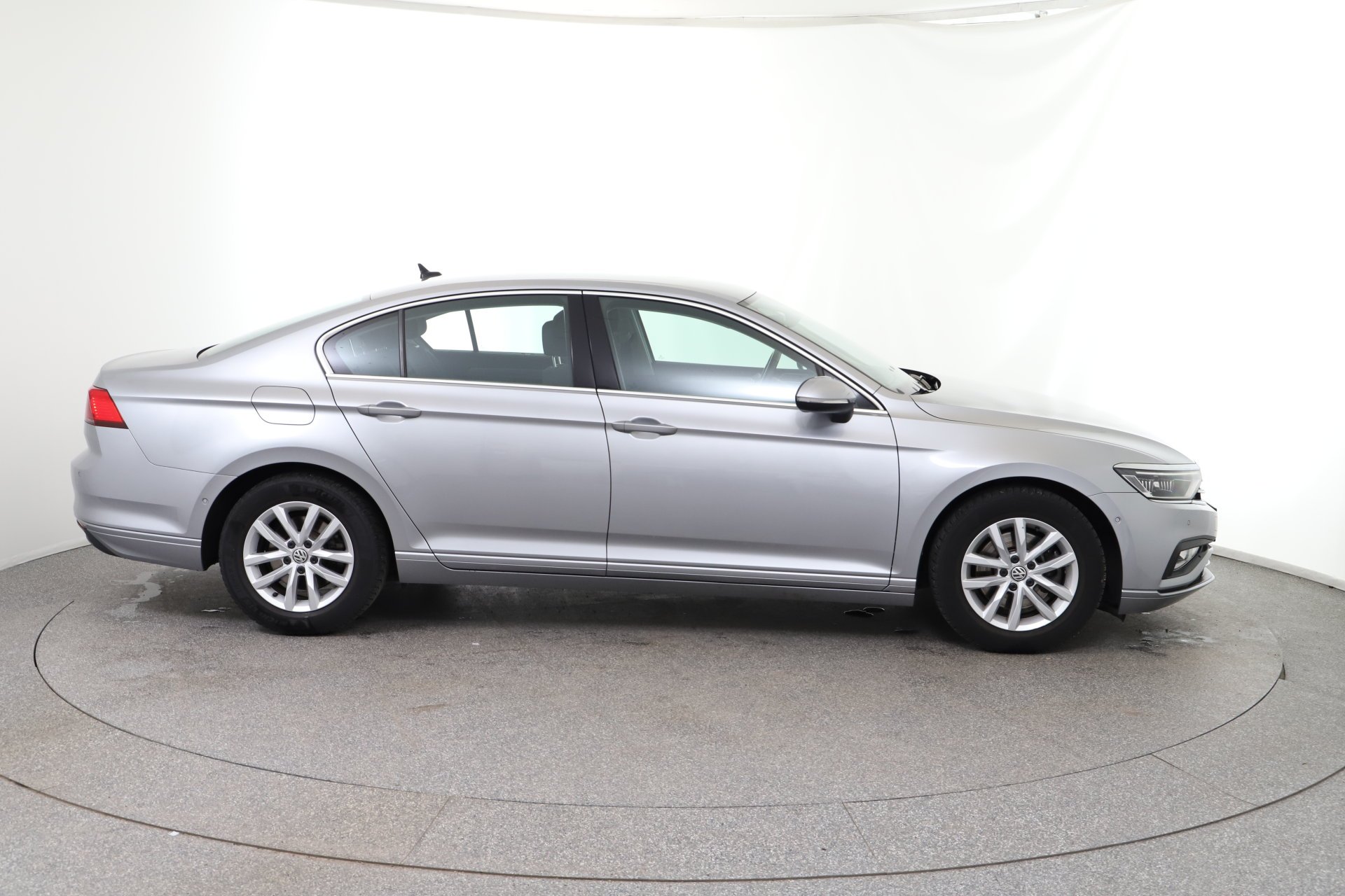 VW Passat 1.6 TDI BMT Business | Bild 7 von 31