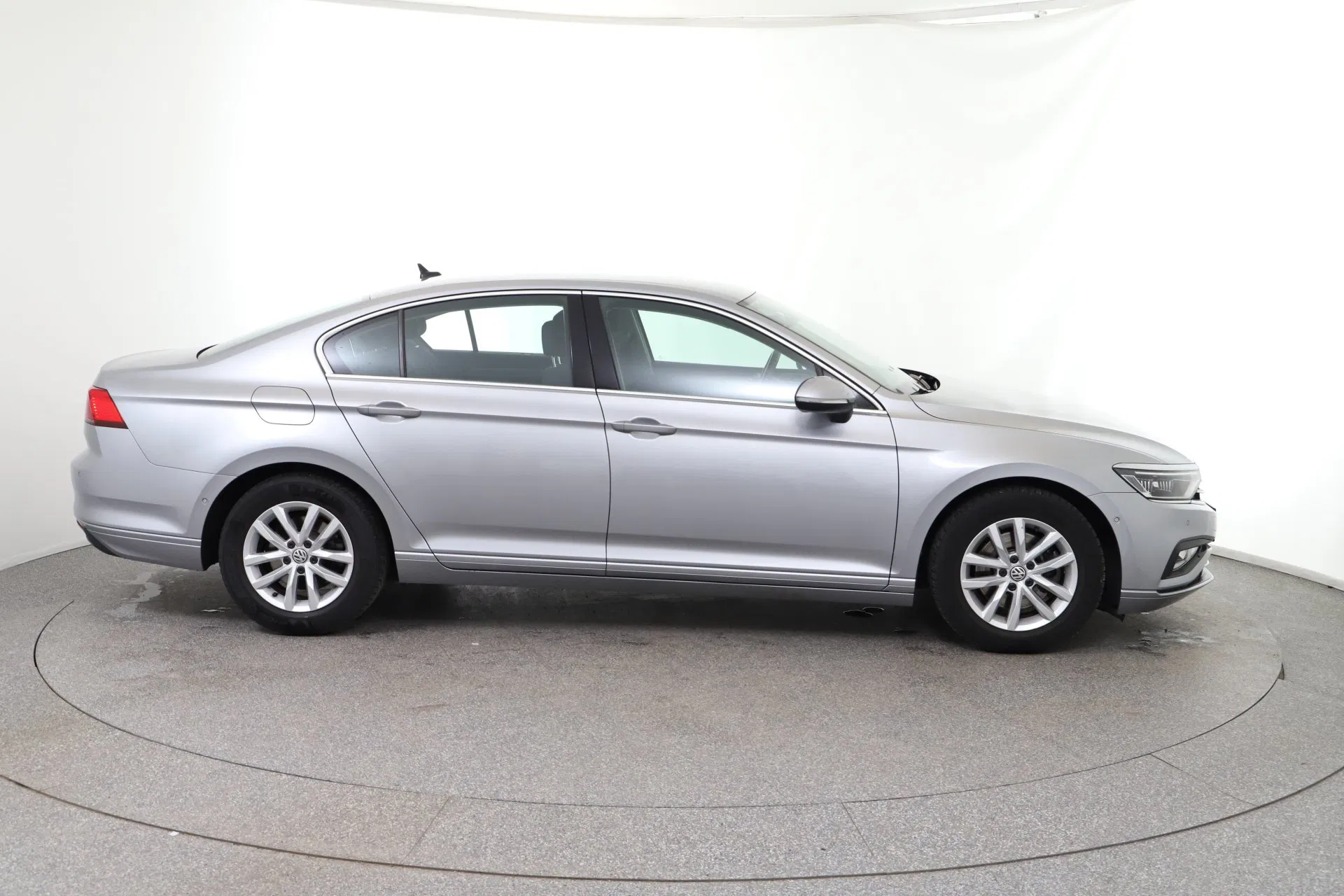 VW Passat 1.6 TDI BMT Business | Bild 7 von 31