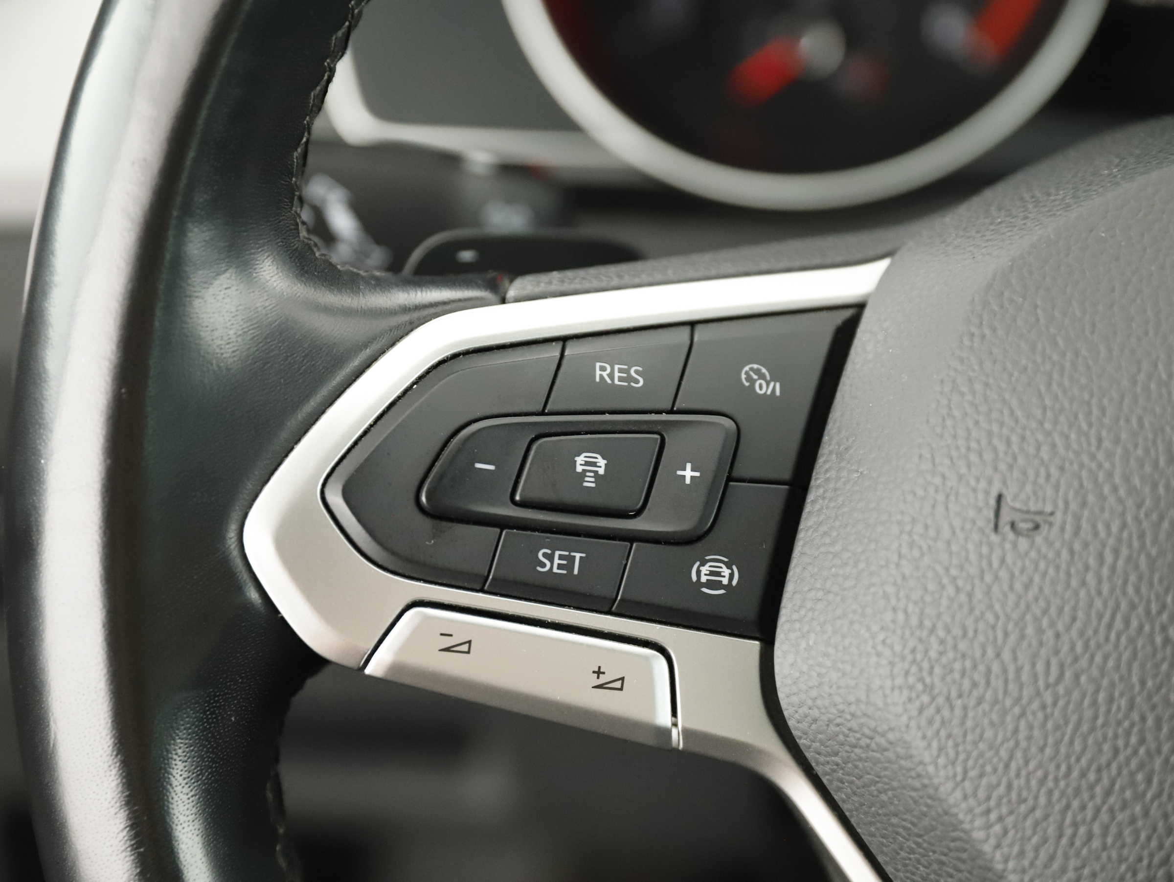 VW Passat Variant 2.0 TDI BMT Business | Bild 12 von 24