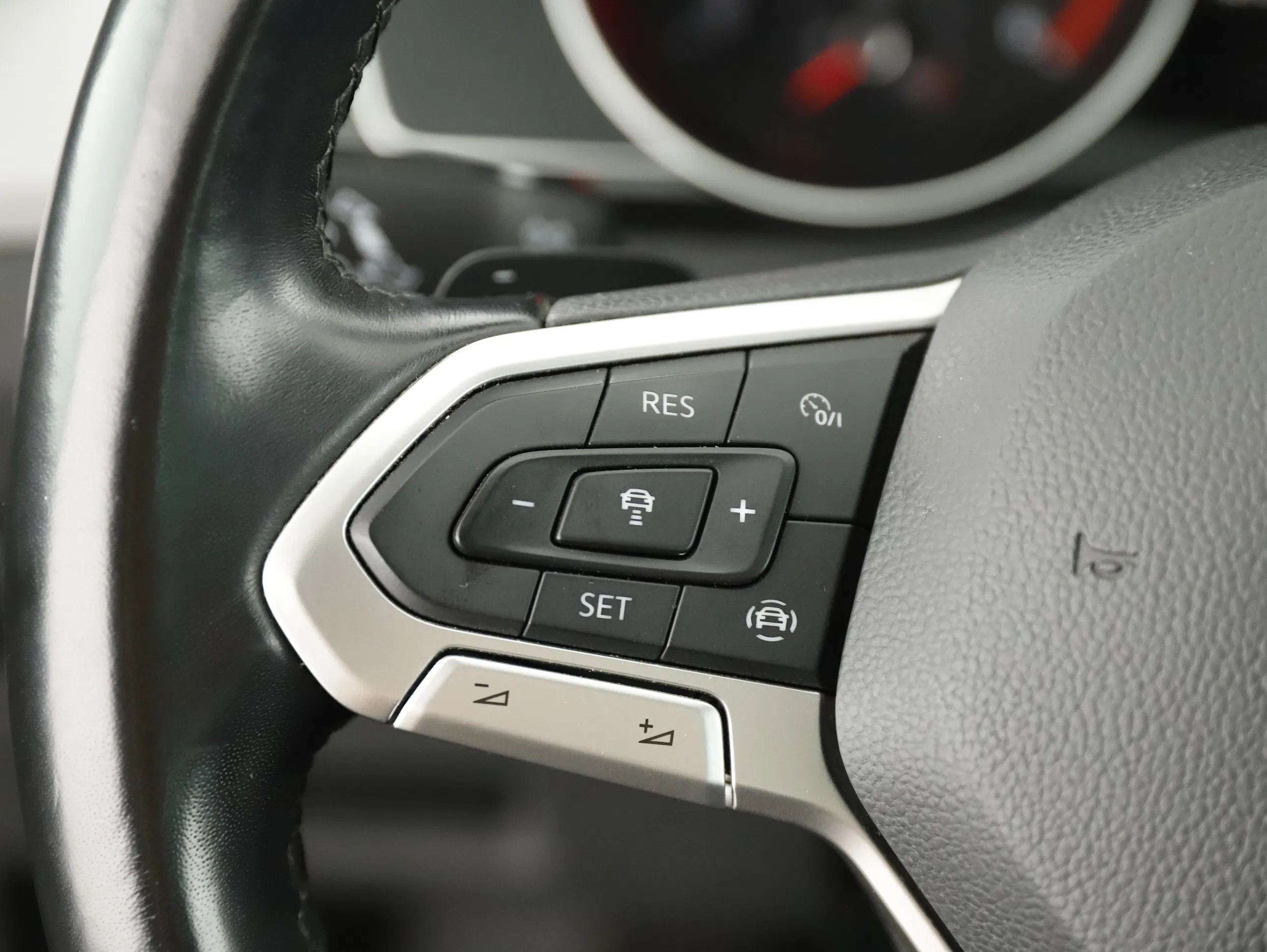 VW Passat Variant 2.0 TDI BMT Business | Bild 12 von 24