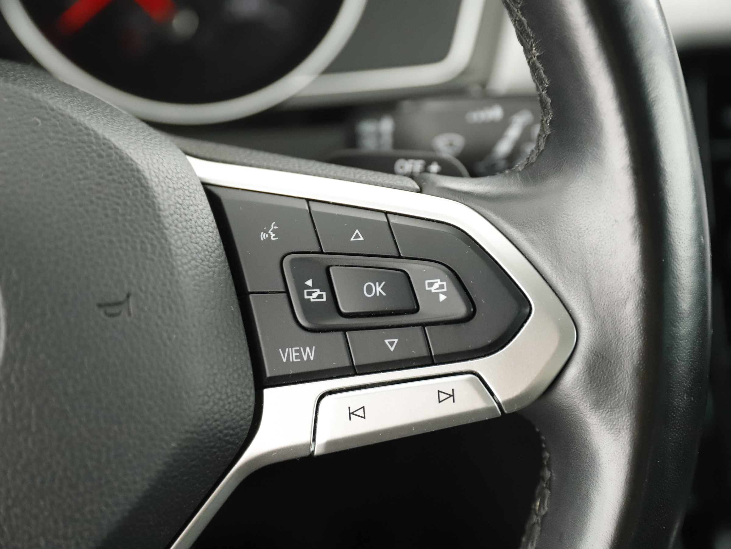 VW Passat Variant 2.0 TDI BMT Business | Bild 13 von 24