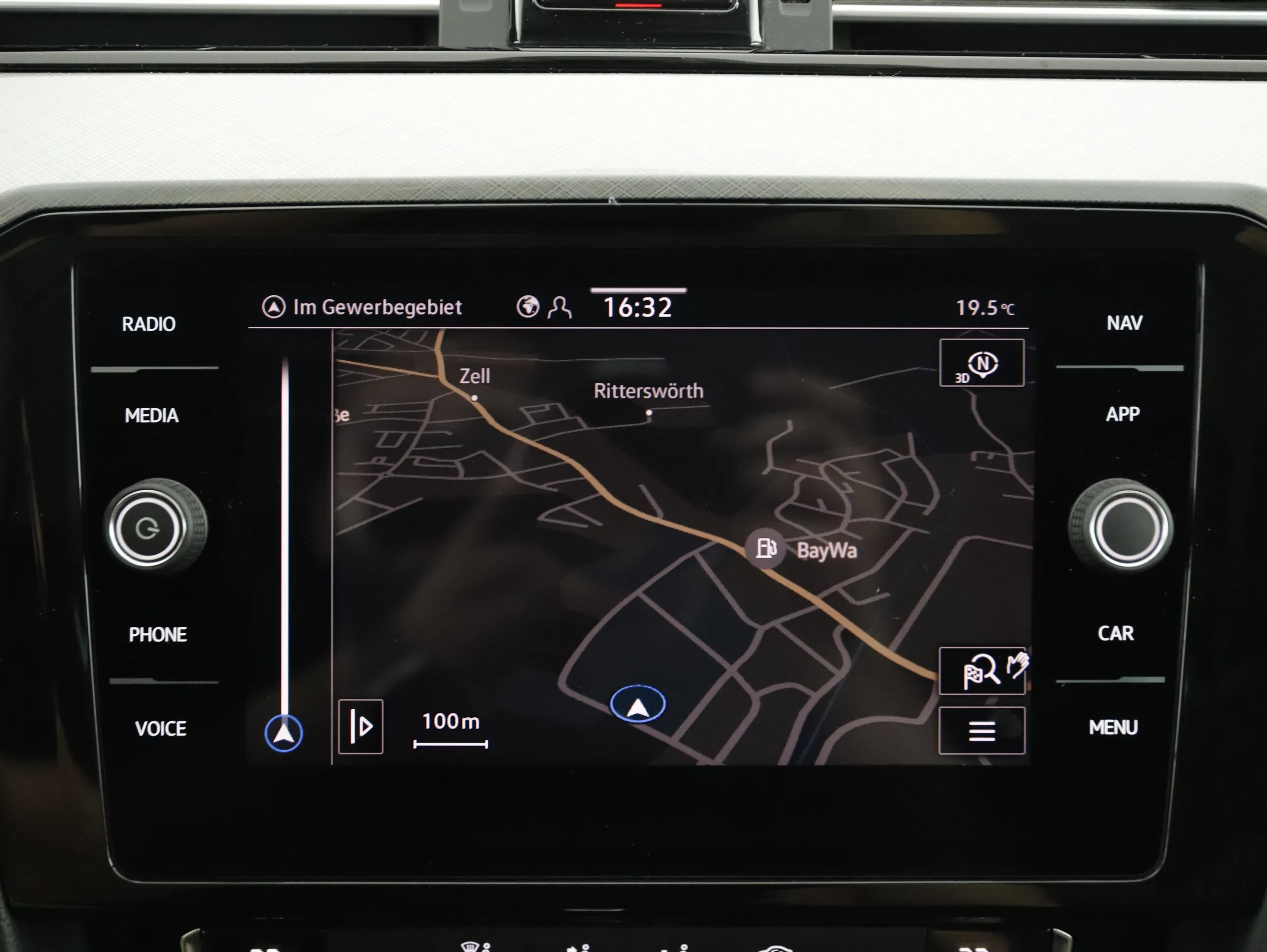 VW Passat Variant 2.0 TDI BMT Business | Bild 16 von 24