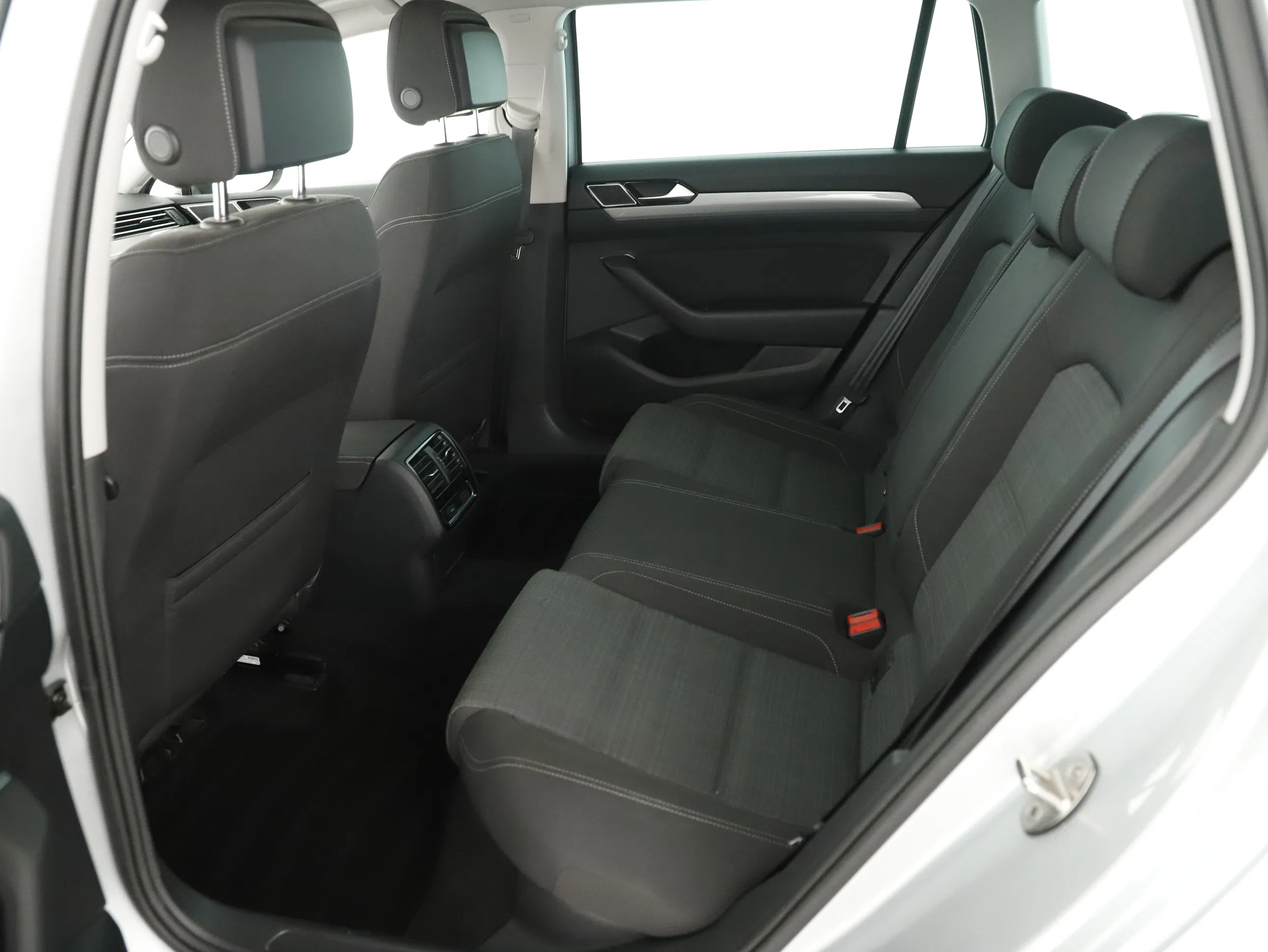 VW Passat Variant 2.0 TDI BMT Business | Bild 19 von 24