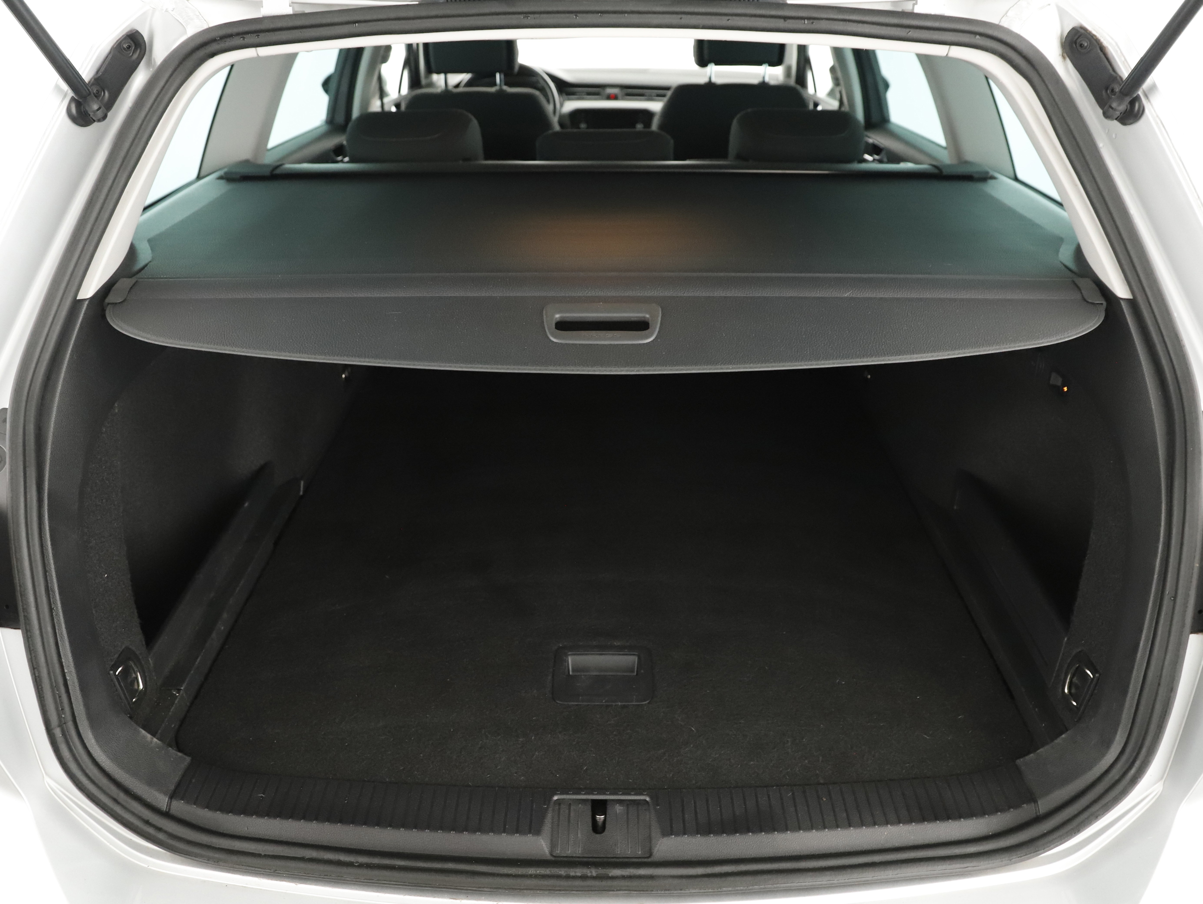 VW Passat Variant 2.0 TDI BMT Business | Bild 20 von 24