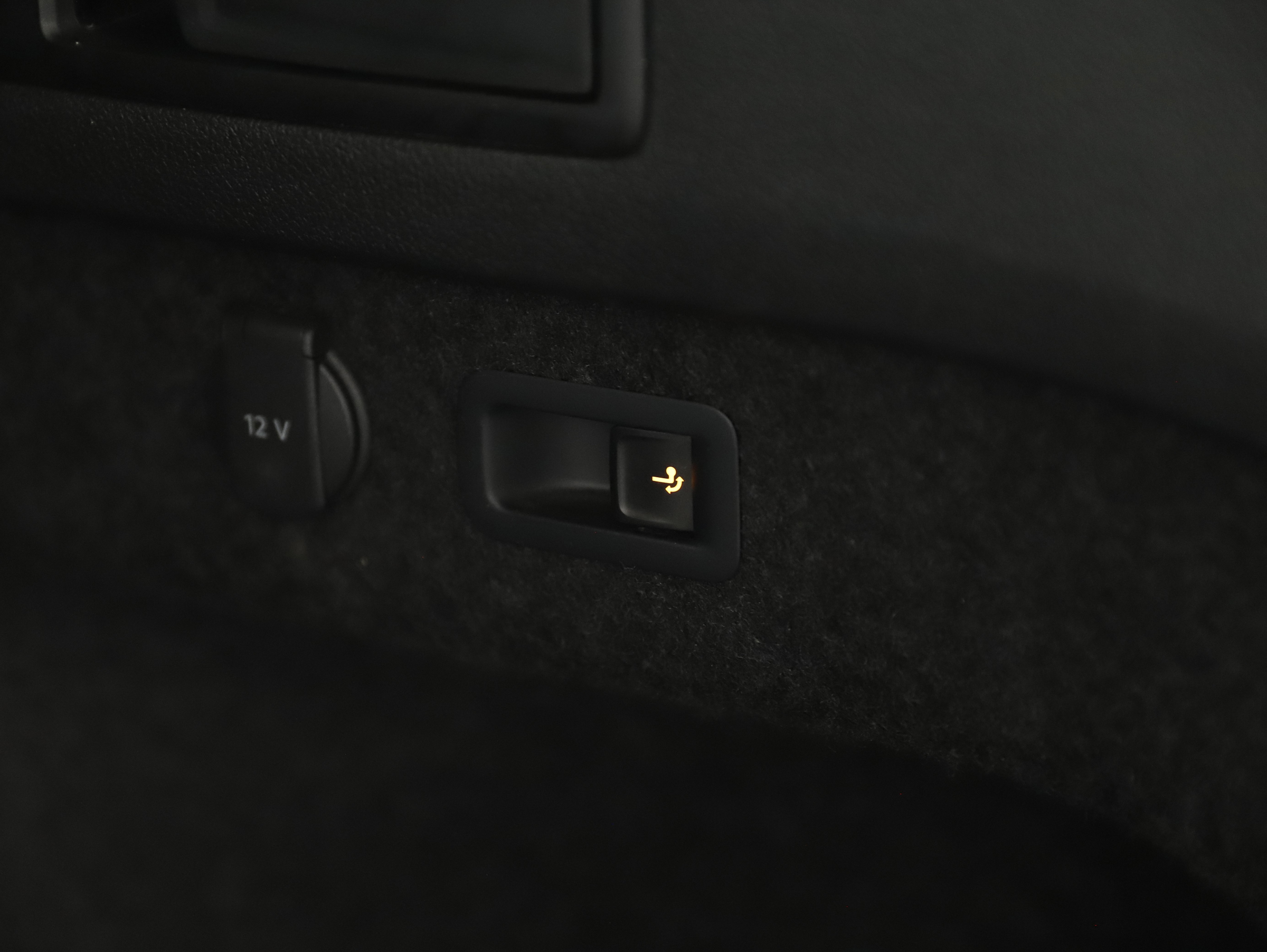 VW Passat Variant 2.0 TDI BMT Business | Bild 21 von 24