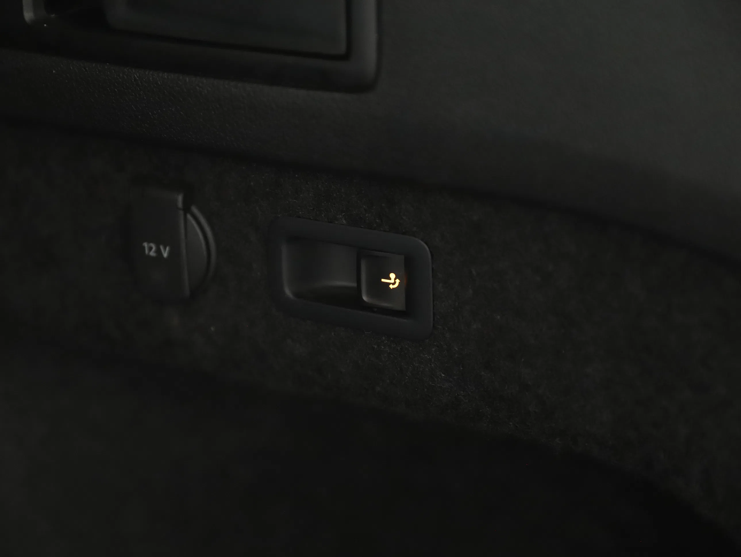 VW Passat Variant 2.0 TDI BMT Business | Bild 21 von 24