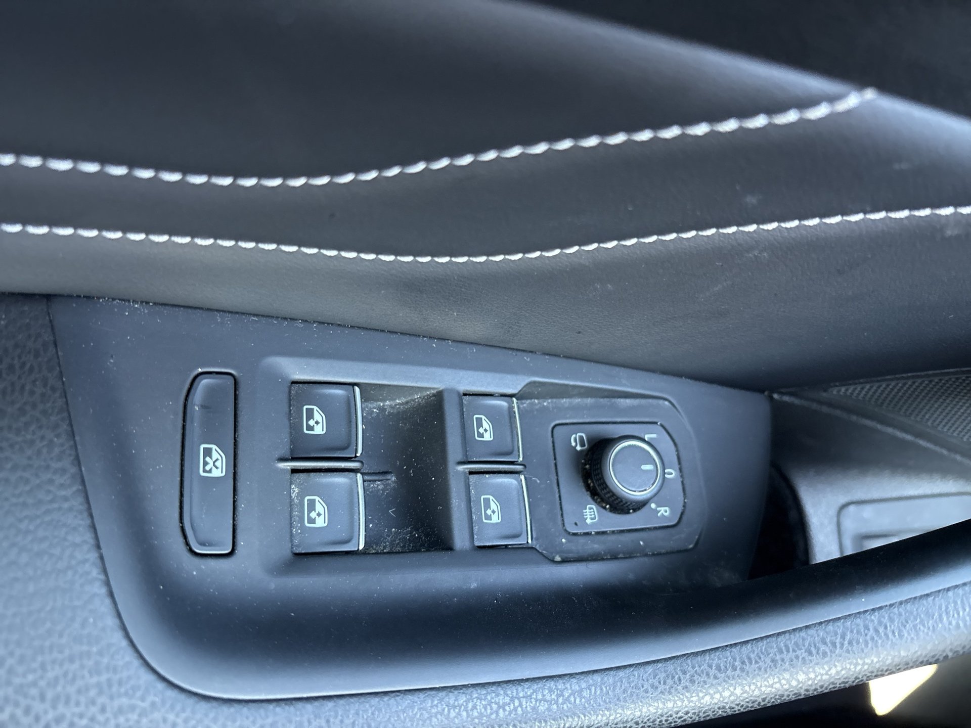 VW Passat Variant Highline TDI SCR DSG | Bild 9 von 27