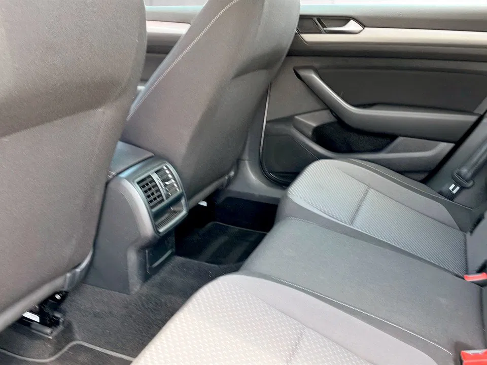 VW Passat Variant 2.0 TDI BMT | Bild 19 von 21
