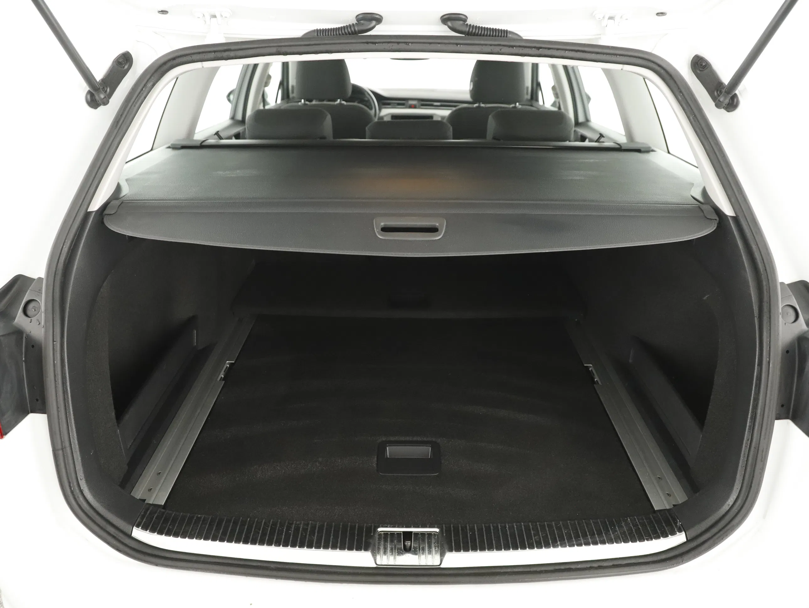 VW Passat Variant 2.0 TDI BMT | Bild 26 von 30