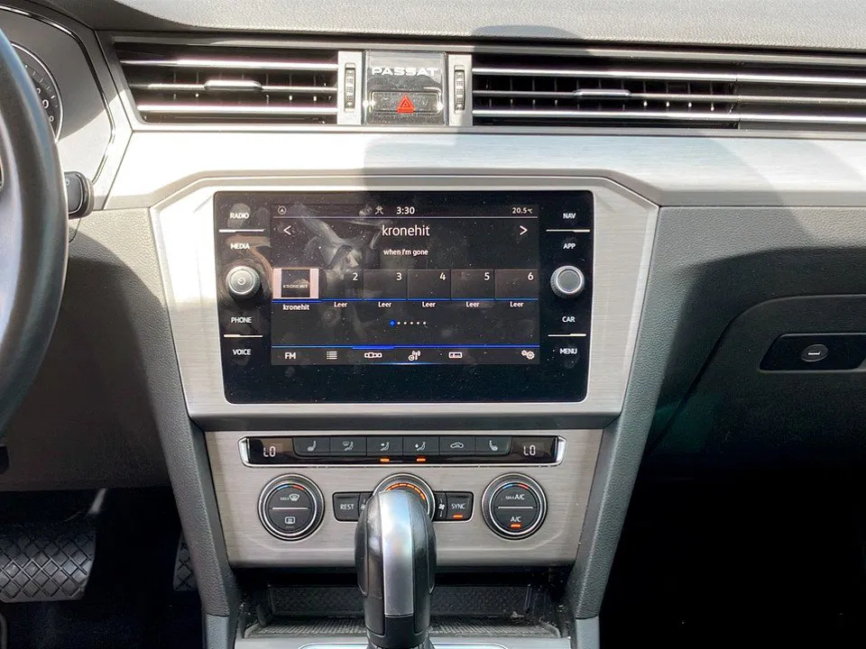 VW Passat Variant 2.0 TDI BMT | Bild 11 von 21
