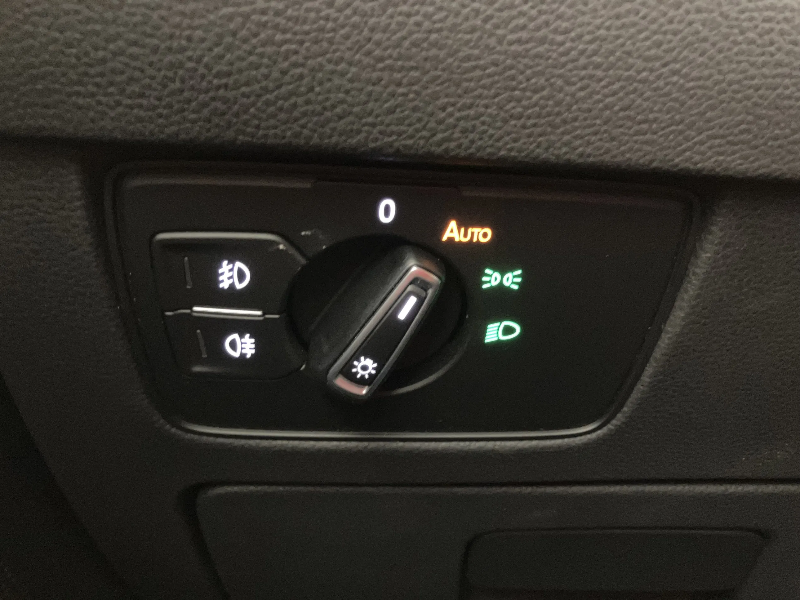 VW Passat 2.0 TDI 4Motion BMT Elegance | Bild 10 von 26