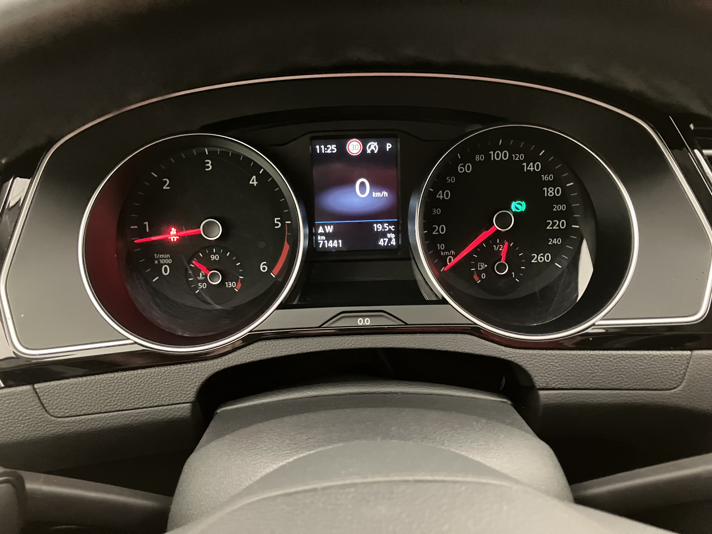 VW Passat 2.0 TDI 4Motion BMT Elegance | Bild 14 von 26