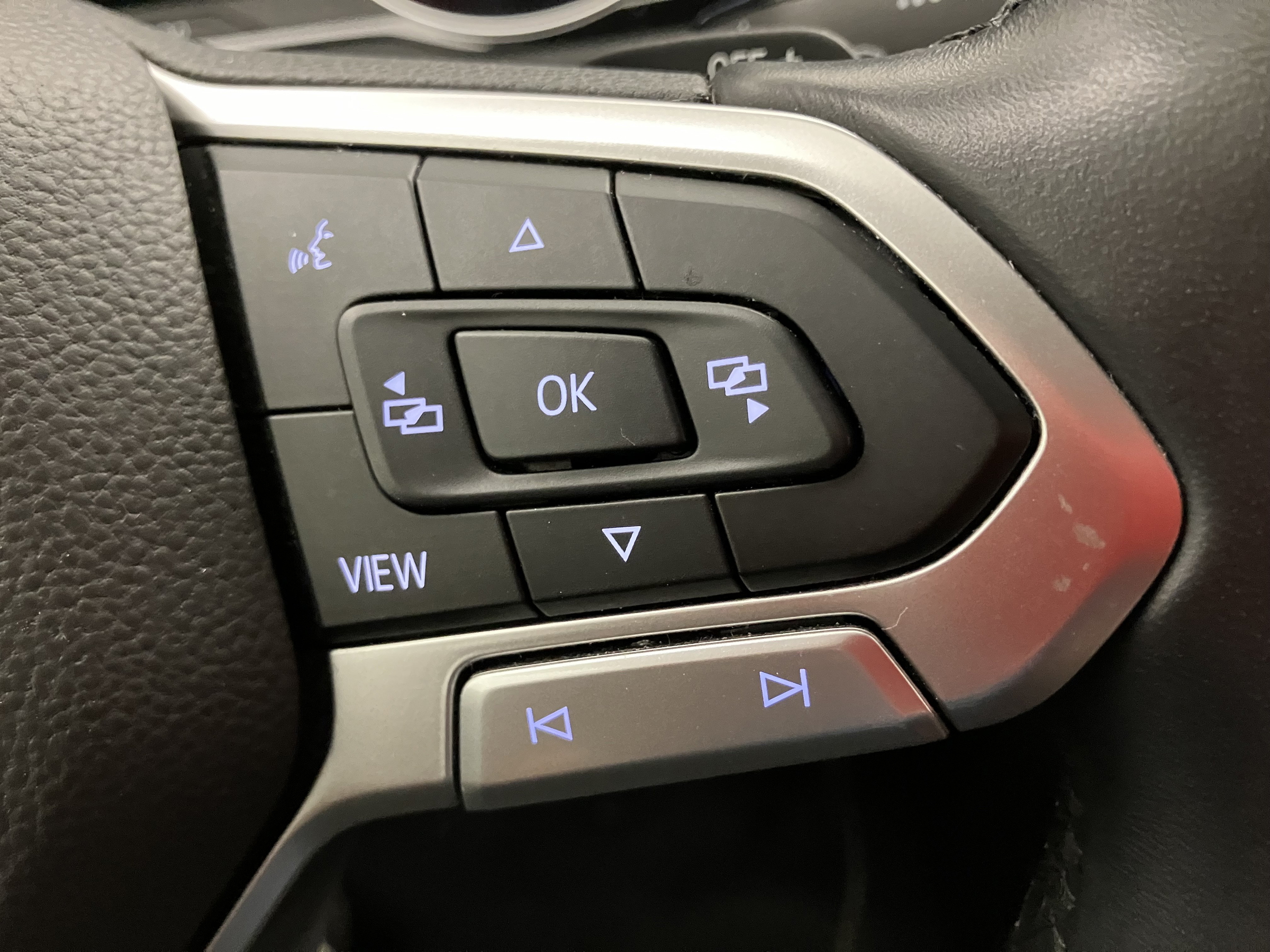 VW Passat 2.0 TDI 4Motion BMT Elegance | Bild 17 von 26