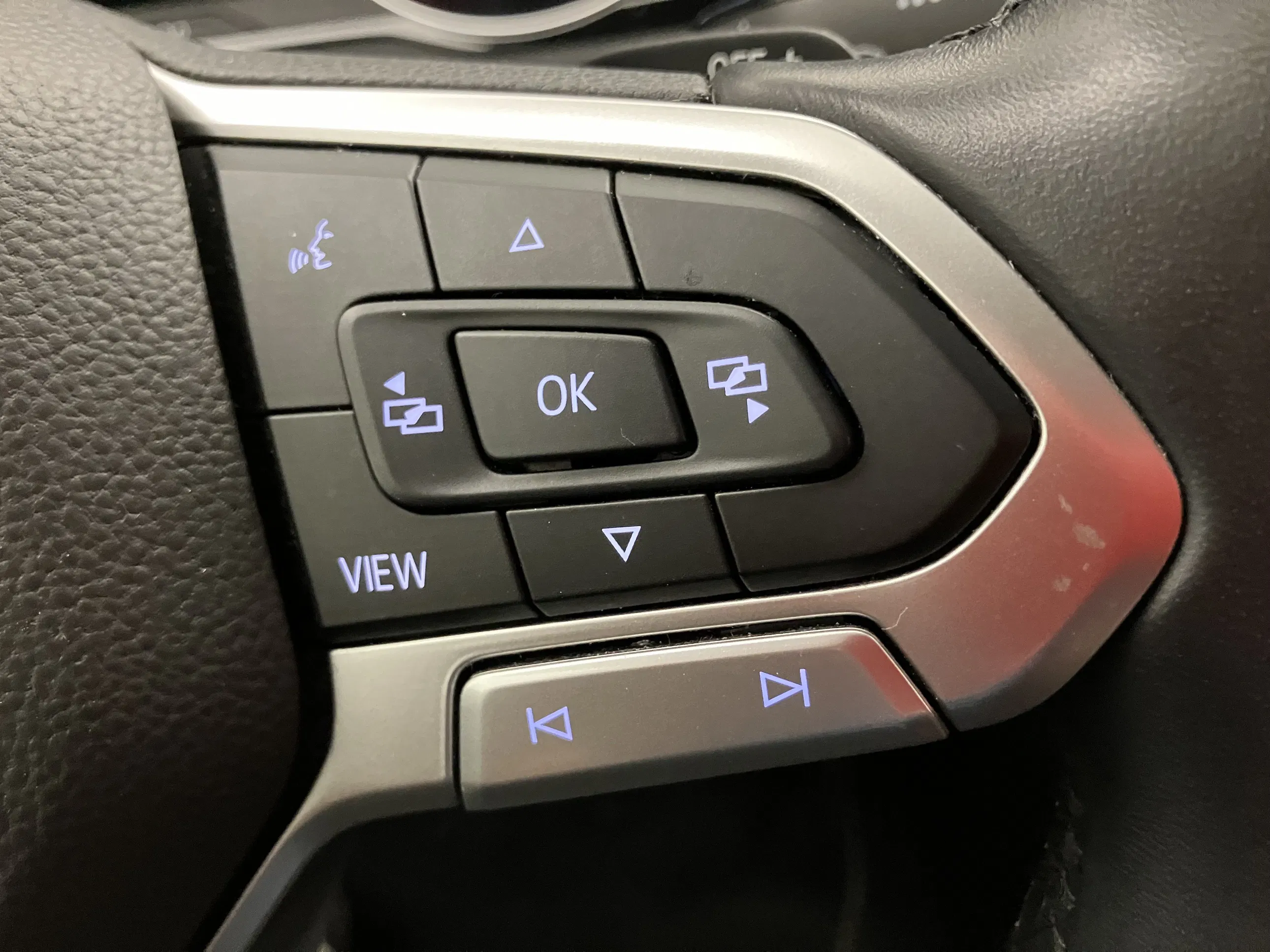 VW Passat 2.0 TDI 4Motion BMT Elegance | Bild 17 von 26