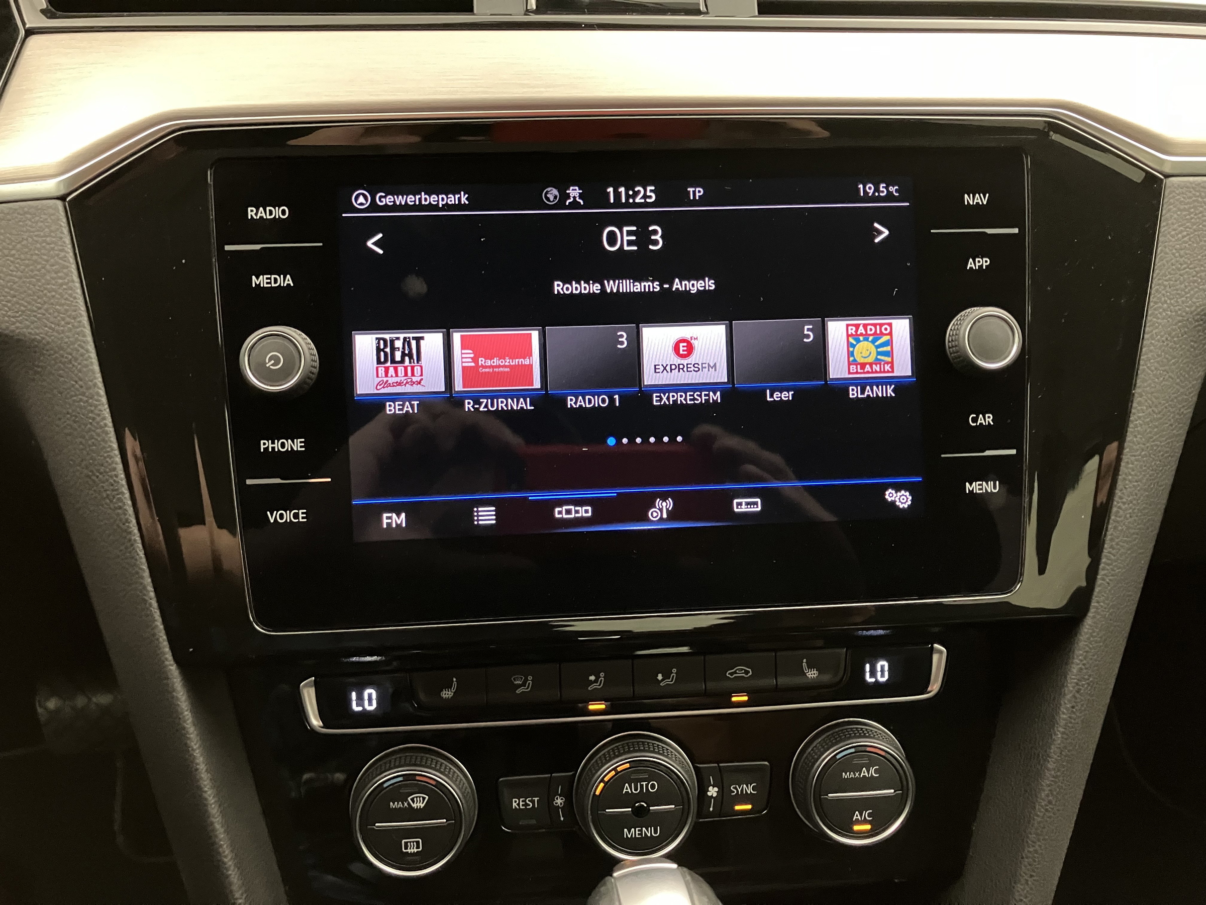 VW Passat 2.0 TDI 4Motion BMT Elegance | Bild 18 von 26