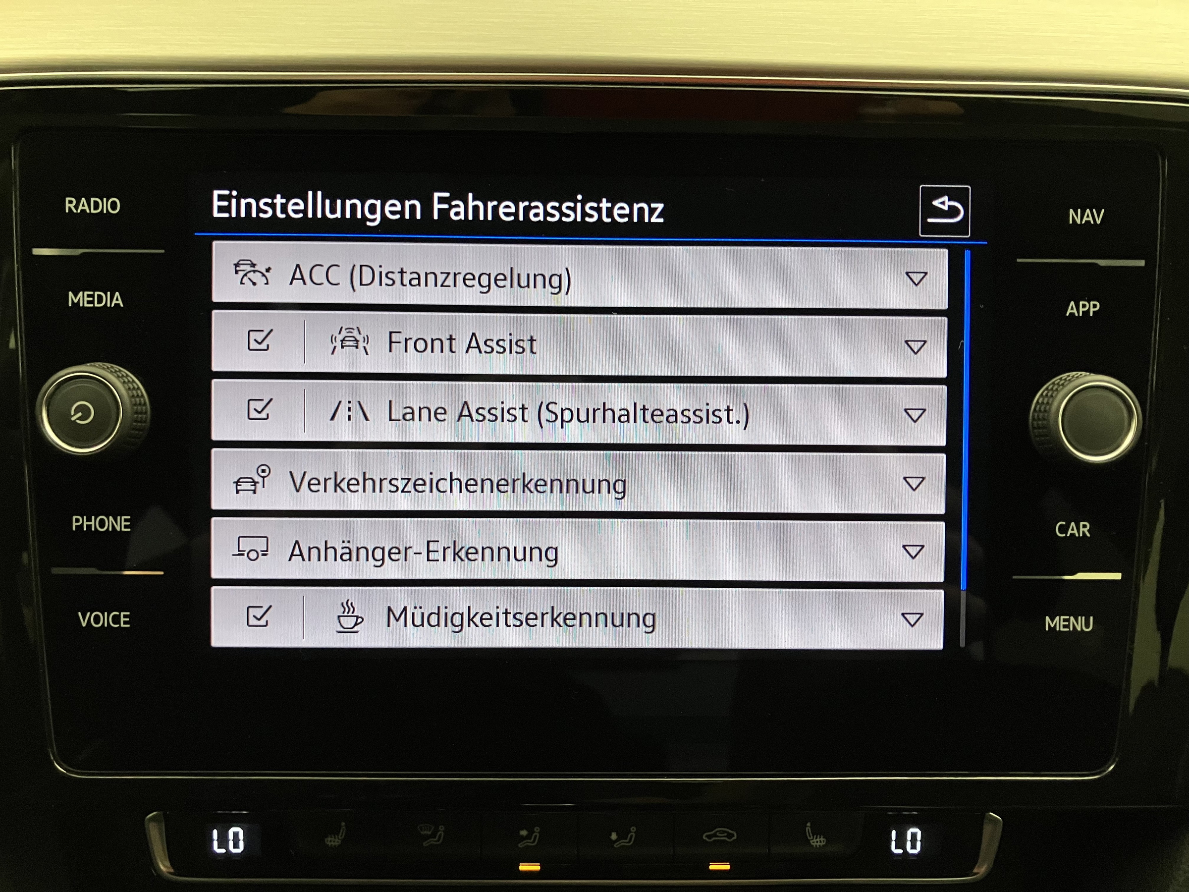 VW Passat 2.0 TDI 4Motion BMT Elegance | Bild 21 von 26