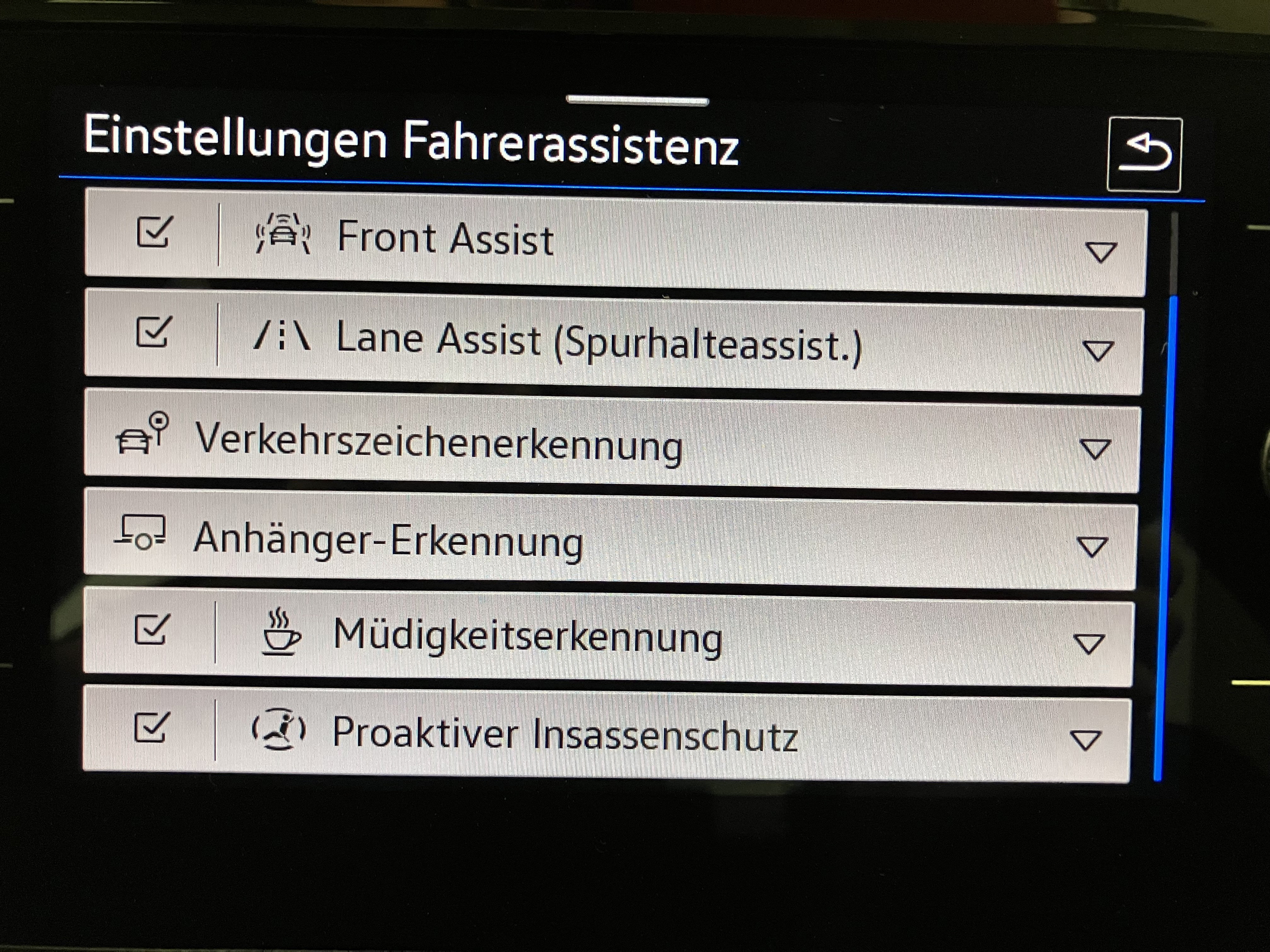 VW Passat 2.0 TDI 4Motion BMT Elegance | Bild 22 von 26