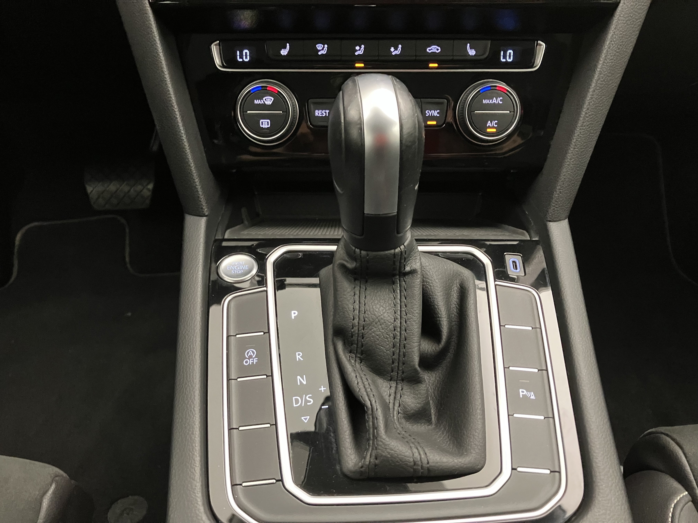 VW Passat 2.0 TDI 4Motion BMT Elegance | Bild 24 von 26