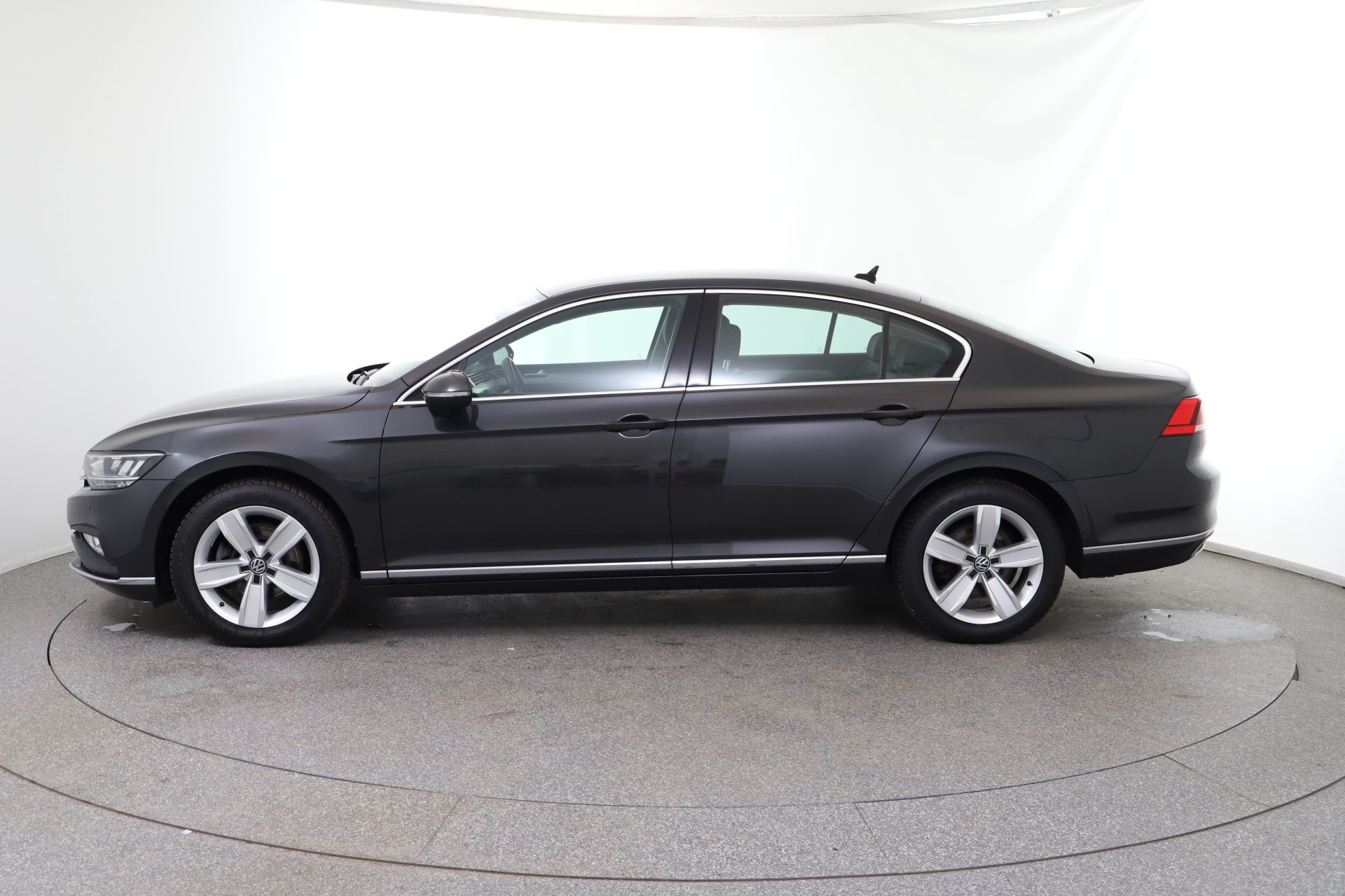 VW Passat 2.0 TDI 4Motion BMT Elegance | Bild 8 von 26