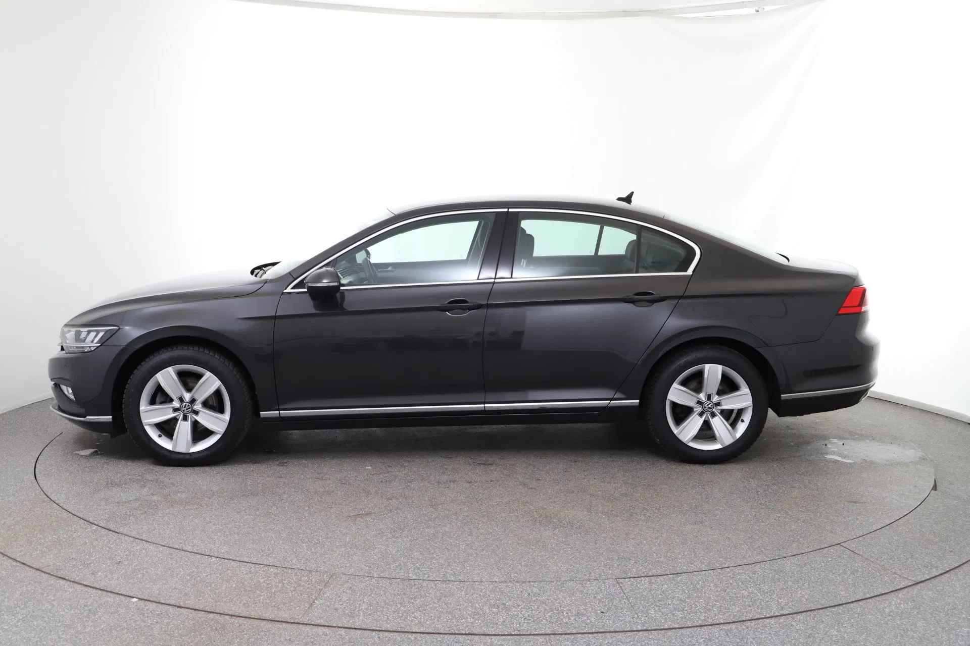 VW Passat 2.0 TDI 4Motion BMT Elegance | Bild 8 von 26