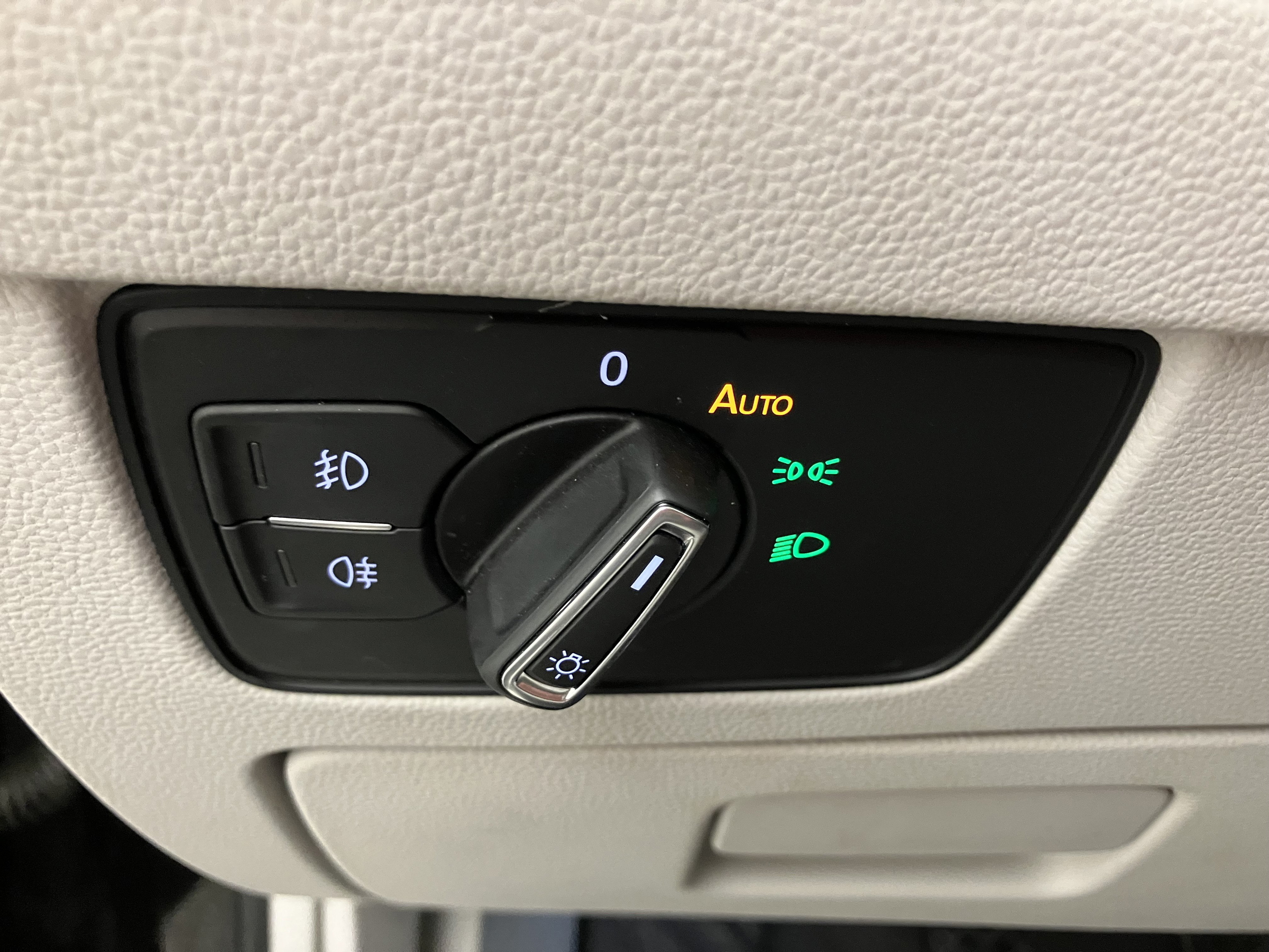 VW Passat Variant 2.0 TDI BMT Elegance | Bild 11 von 31