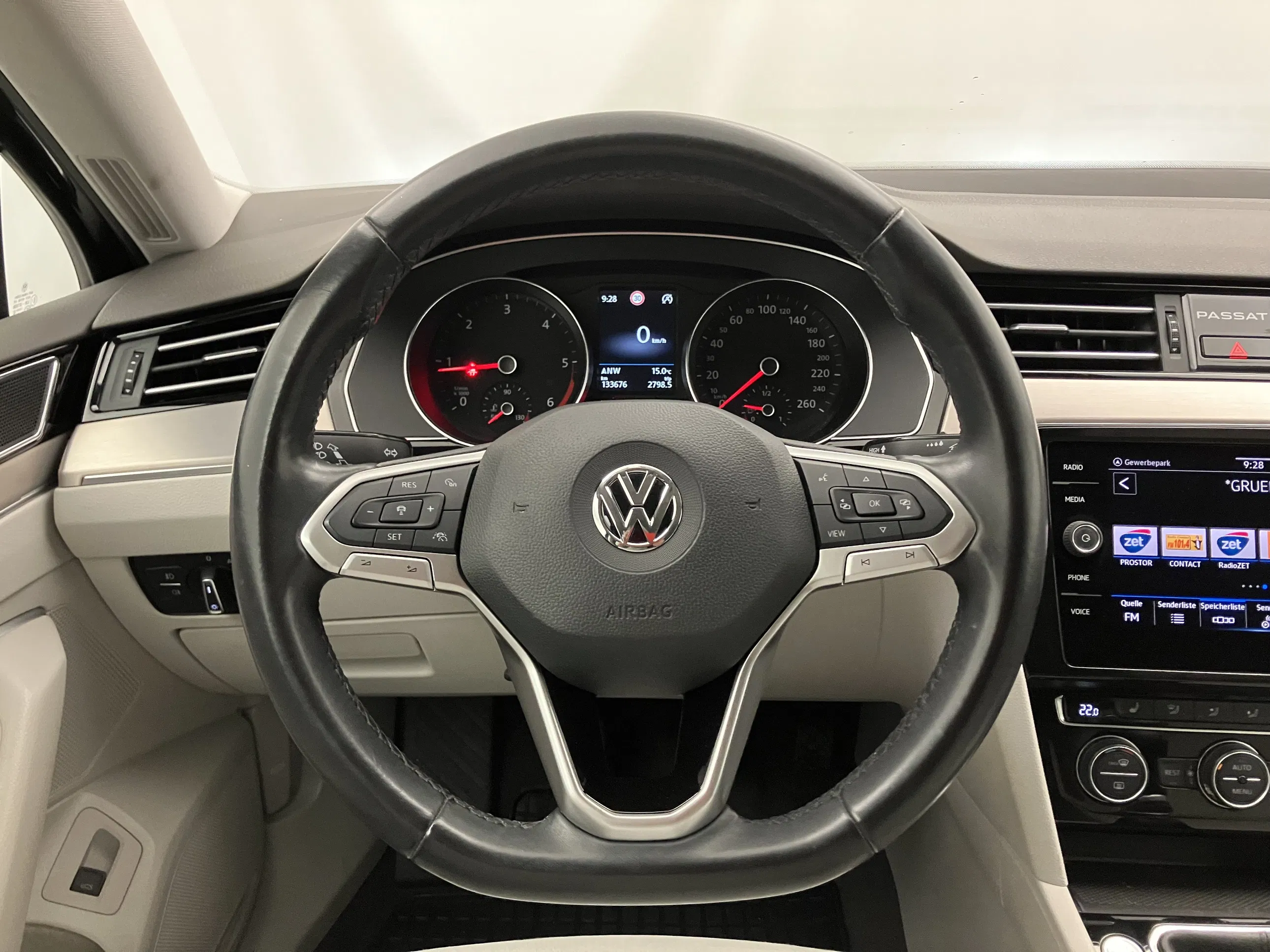 VW Passat Variant 2.0 TDI BMT Elegance | Bild 15 von 31