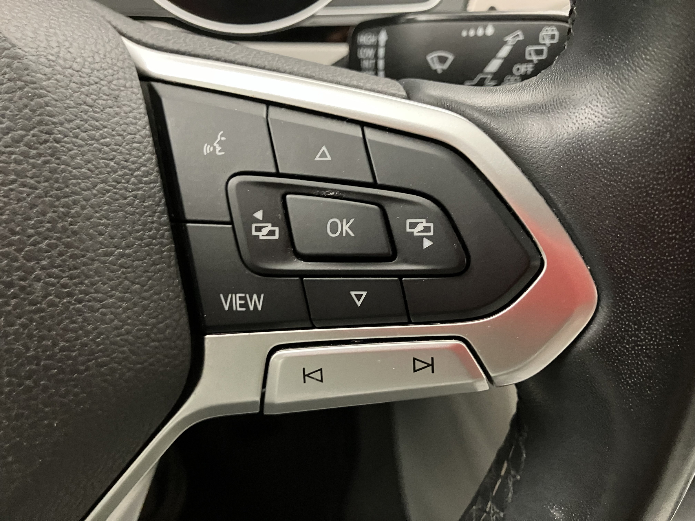 VW Passat Variant 2.0 TDI BMT Elegance | Bild 18 von 31