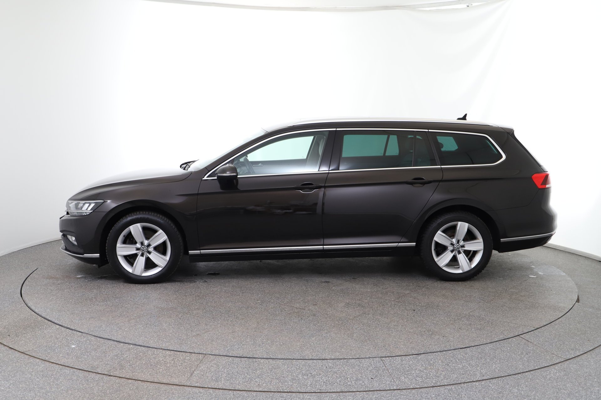 VW Passat Variant 2.0 TDI BMT Elegance | Bild 3 von 31