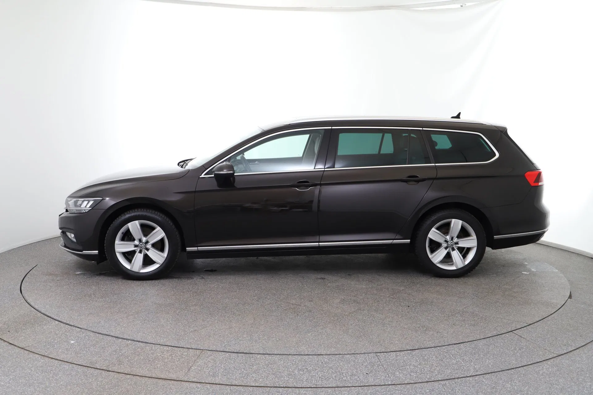 VW Passat Variant 2.0 TDI BMT Elegance | Bild 3 von 31