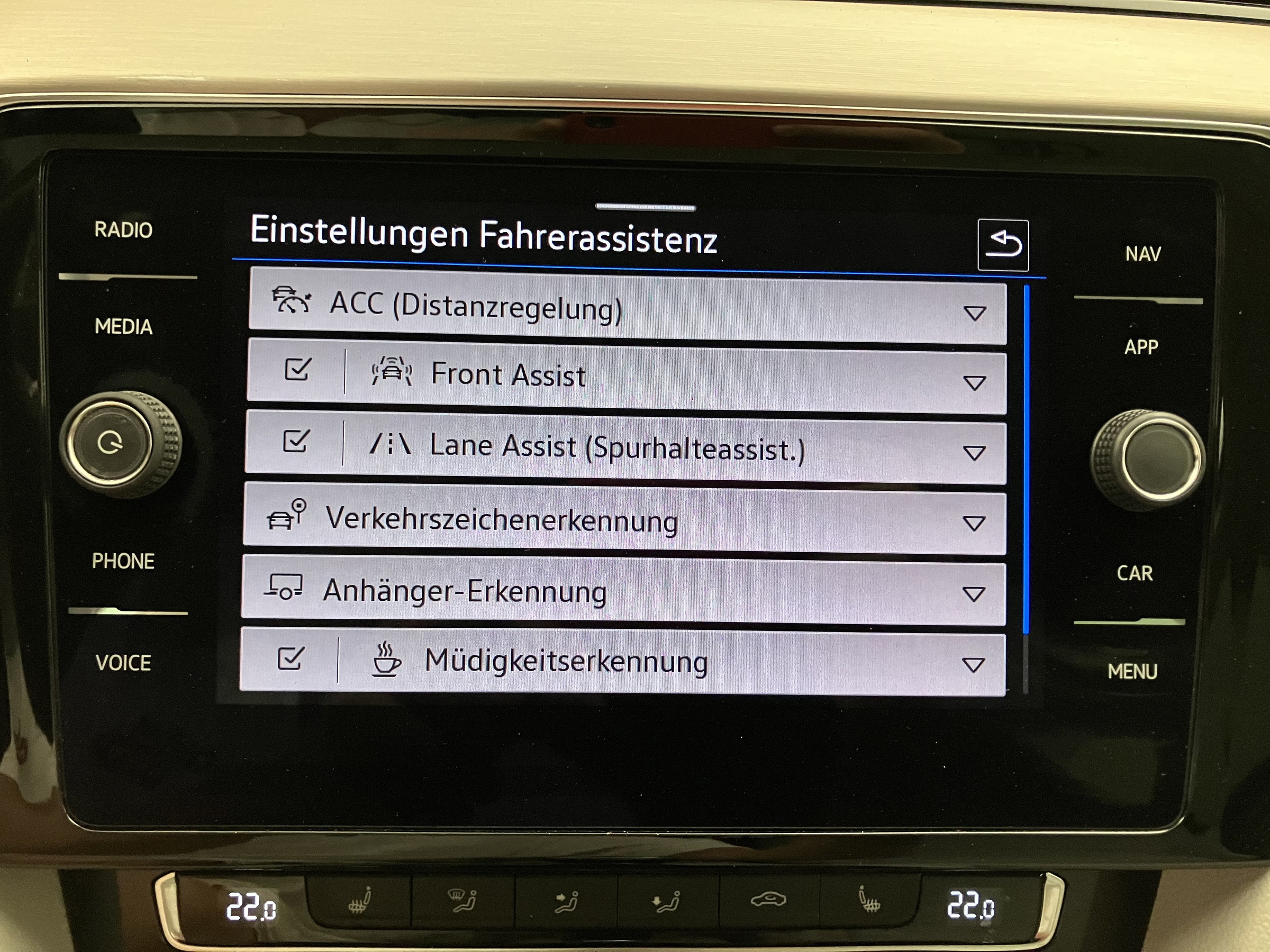 VW Passat Variant 2.0 TDI BMT Elegance | Bild 22 von 31