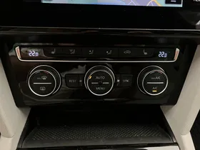 VW Passat Variant 2.0 TDI BMT Elegance | Thumbnail 24 von 31