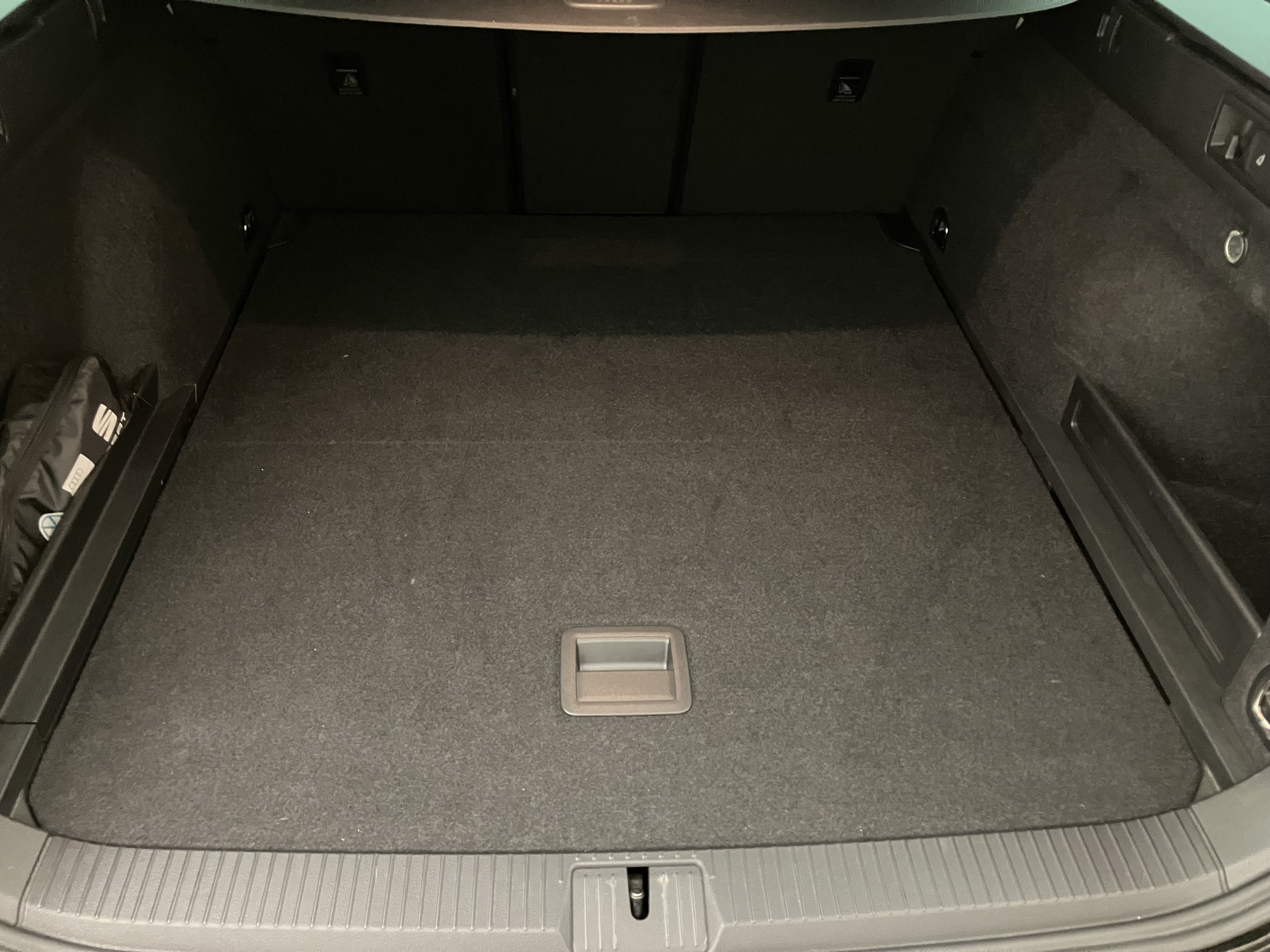 VW Passat Variant 2.0 TDI BMT Elegance | Bild 29 von 31