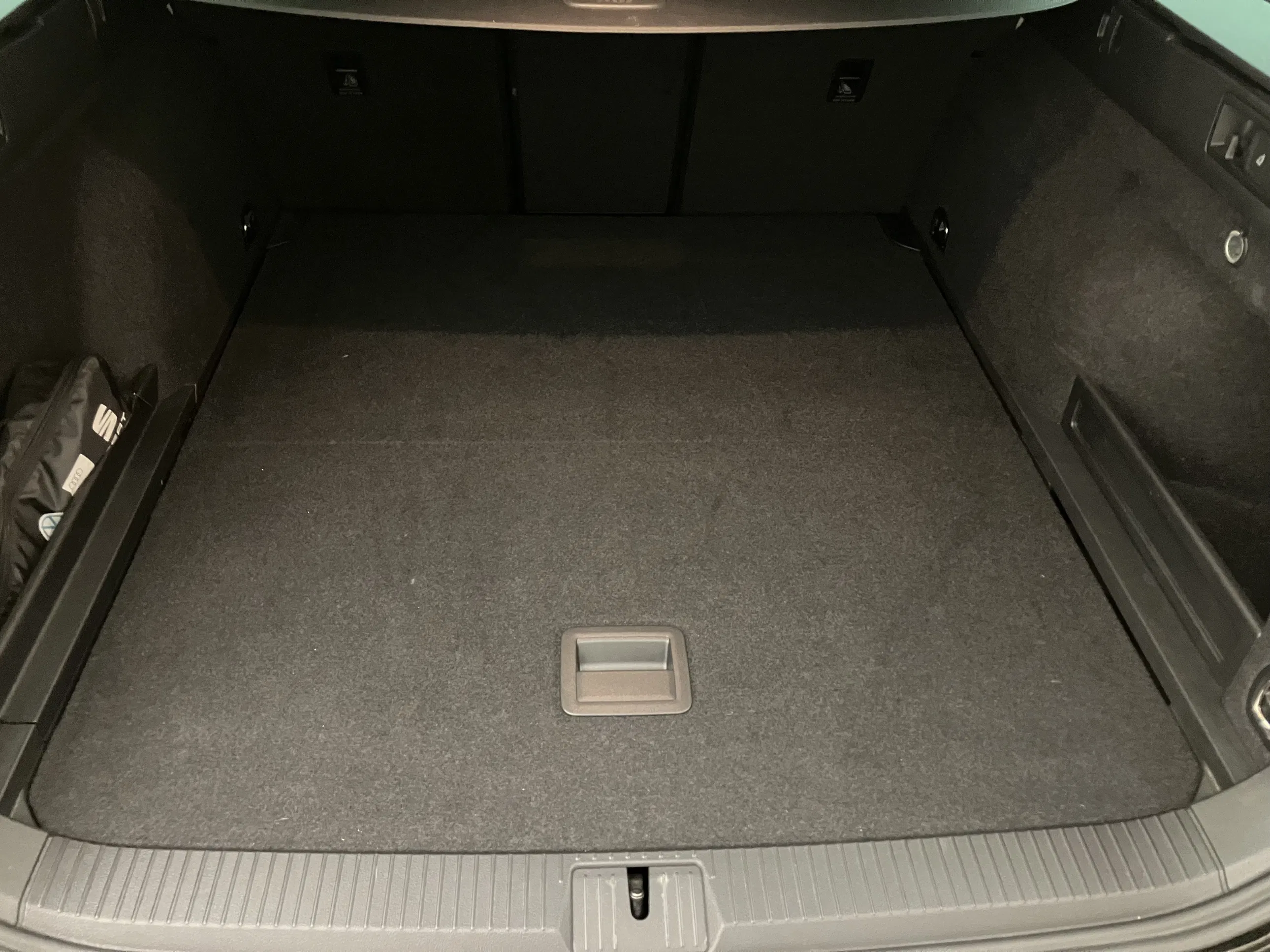 VW Passat Variant 2.0 TDI BMT Elegance | Bild 29 von 31