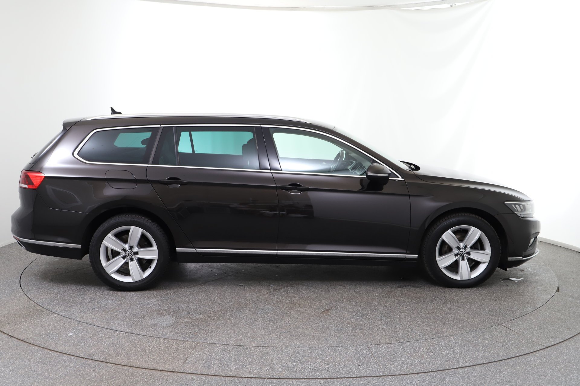 VW Passat Variant 2.0 TDI BMT Elegance | Bild 7 von 31