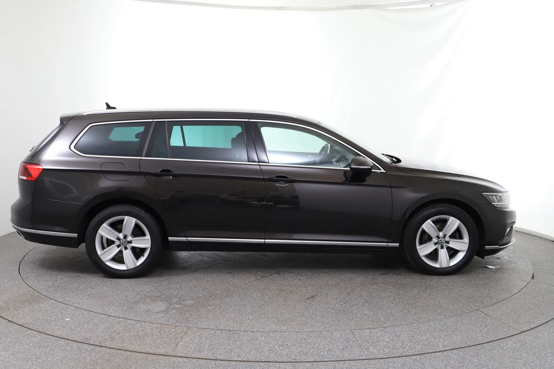 VW Passat Variant 2.0 TDI BMT Elegance | Bild 7 von 31