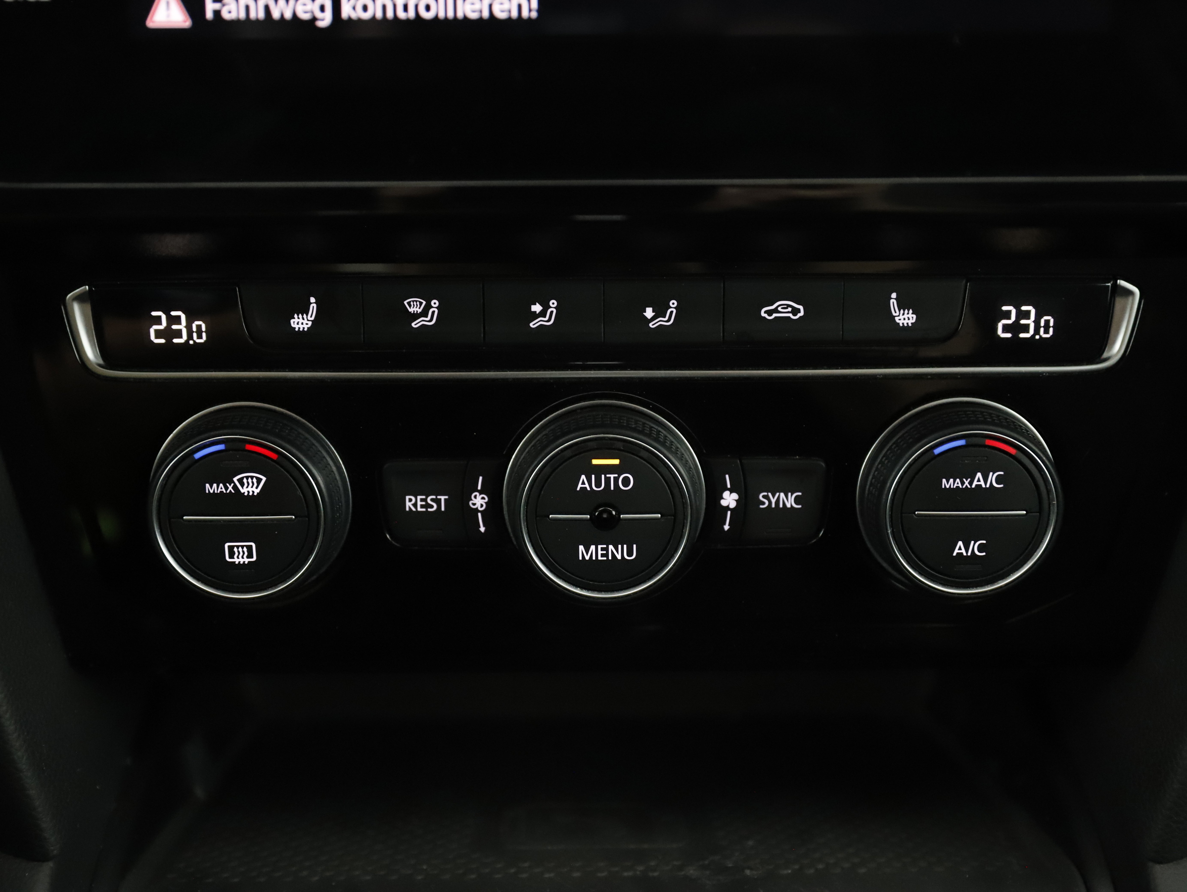 VW Passat Variant 2.0 TDI 4Motion BMT  Alltrack | Bild 18 von 28