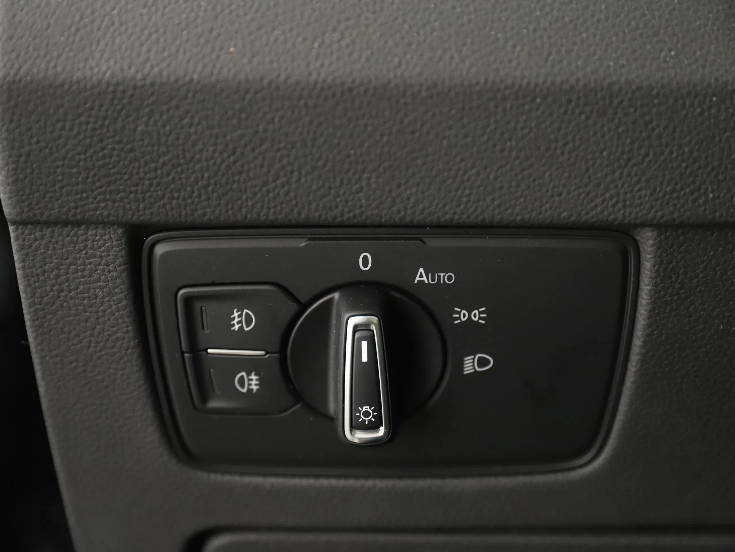 VW Passat Variant 2.0 TDI 4Motion BMT Alltrack | Bild 24 von 28