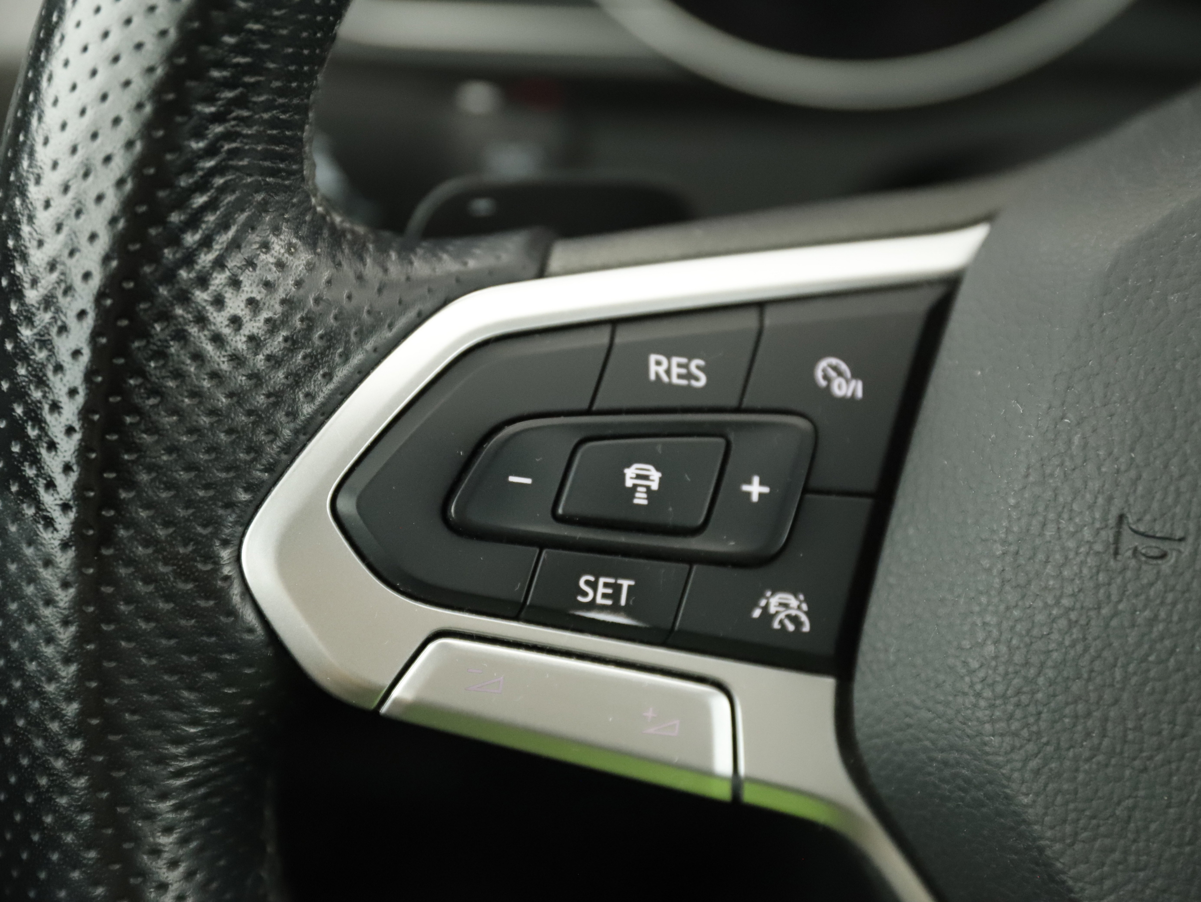 VW Passat Variant 2.0 TDI 4Motion BMT  Alltrack | Bild 25 von 28