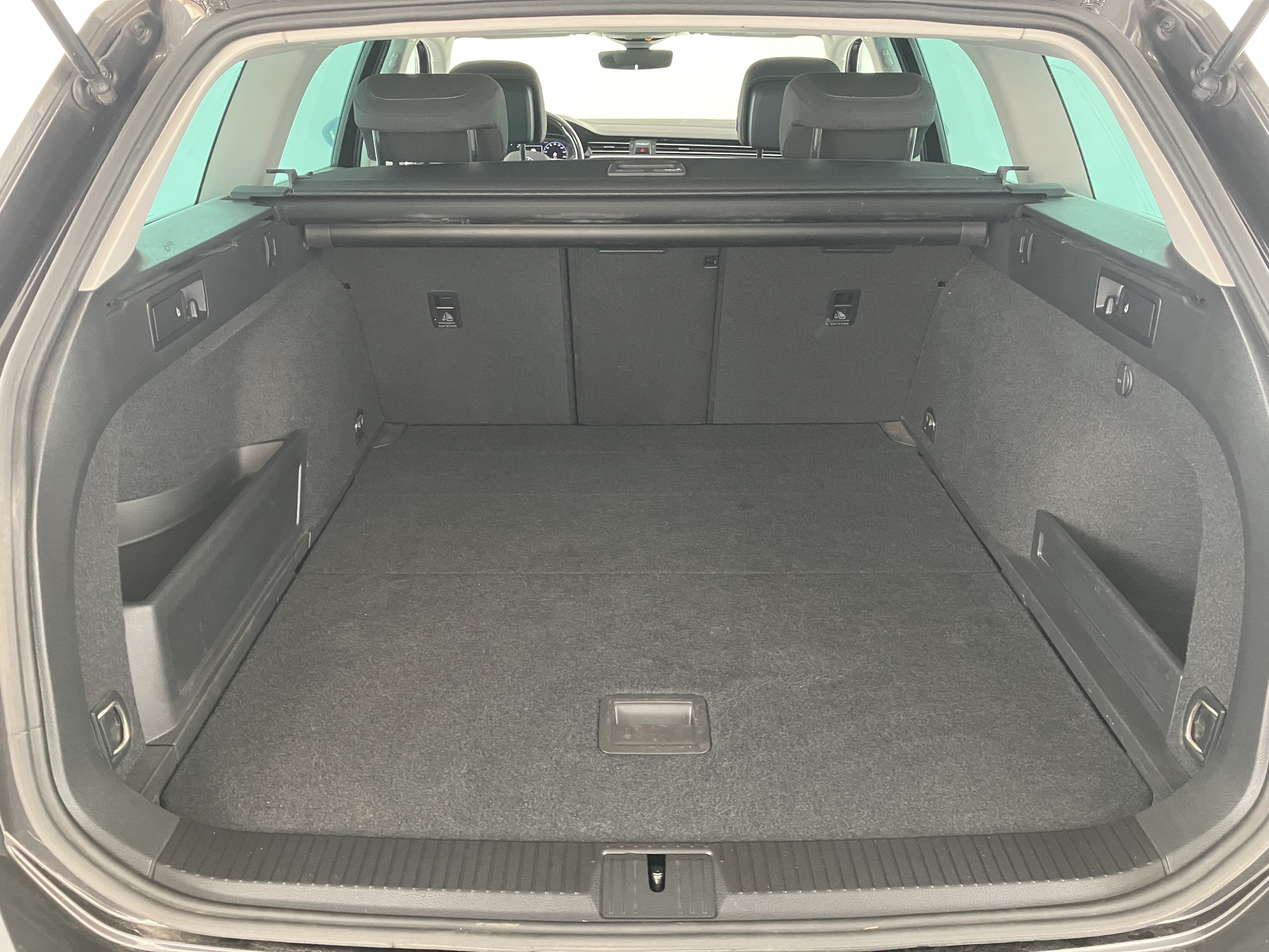 VW Passat Variant 2.0 TDI 4Motion BMT Business | Bild 16 von 31