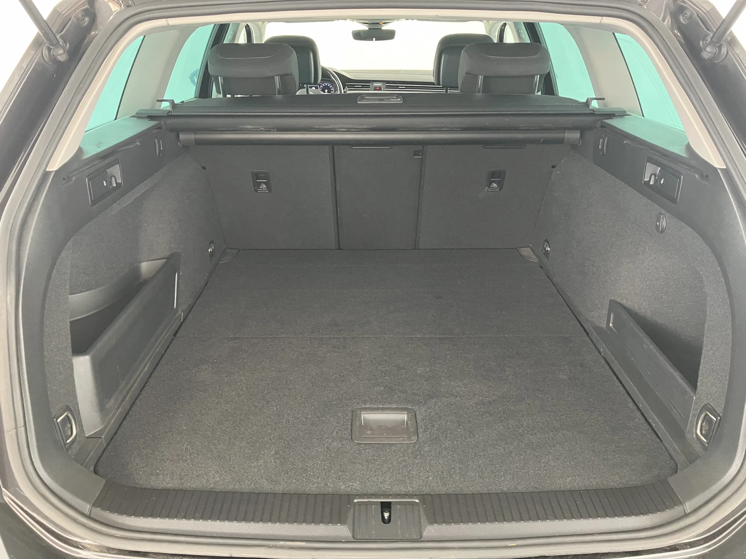 VW Passat Variant 2.0 TDI 4Motion BMT Business | Bild 16 von 31