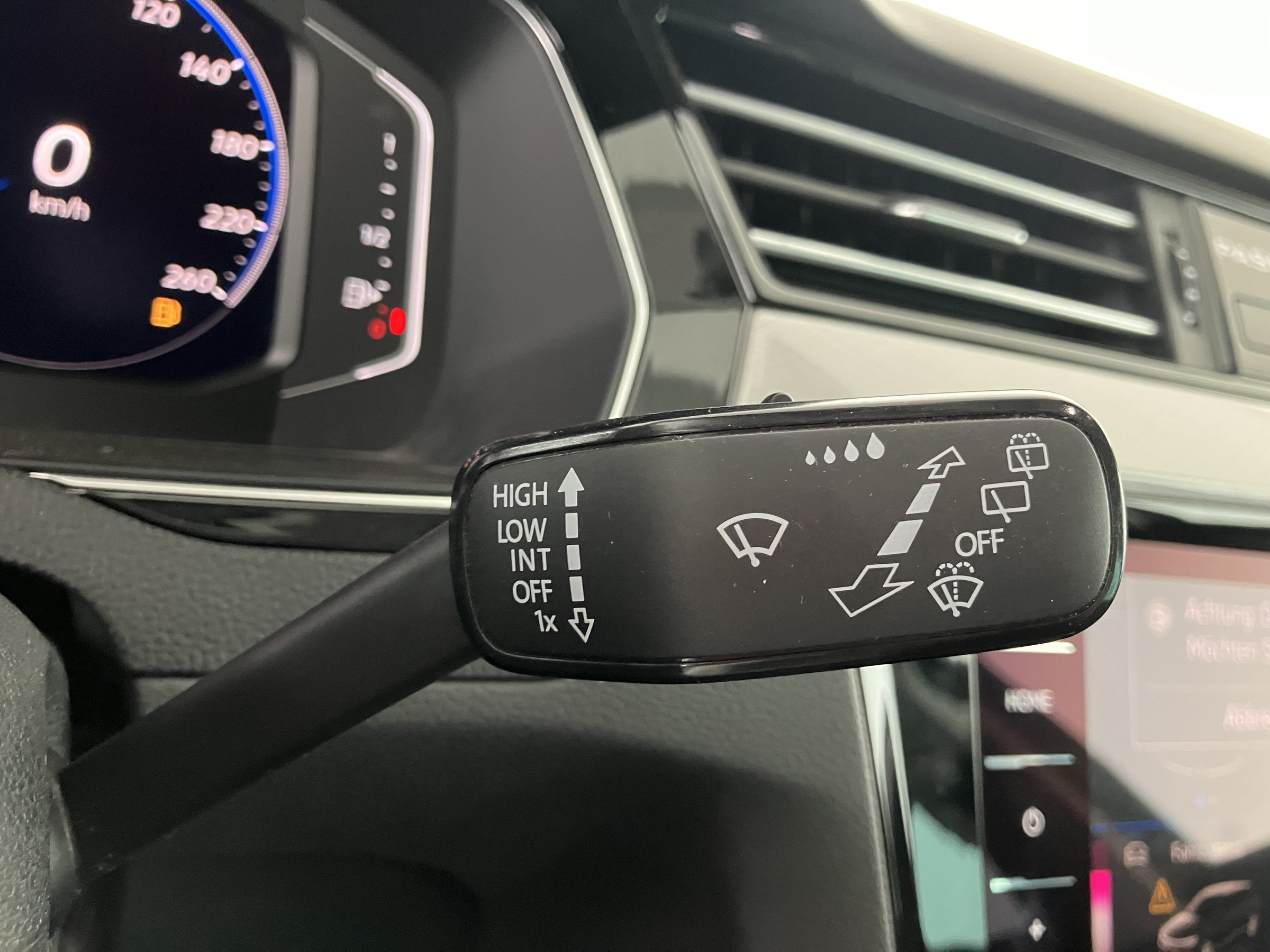 VW Passat Variant 2.0 TDI 4Motion BMT Business | Bild 24 von 31